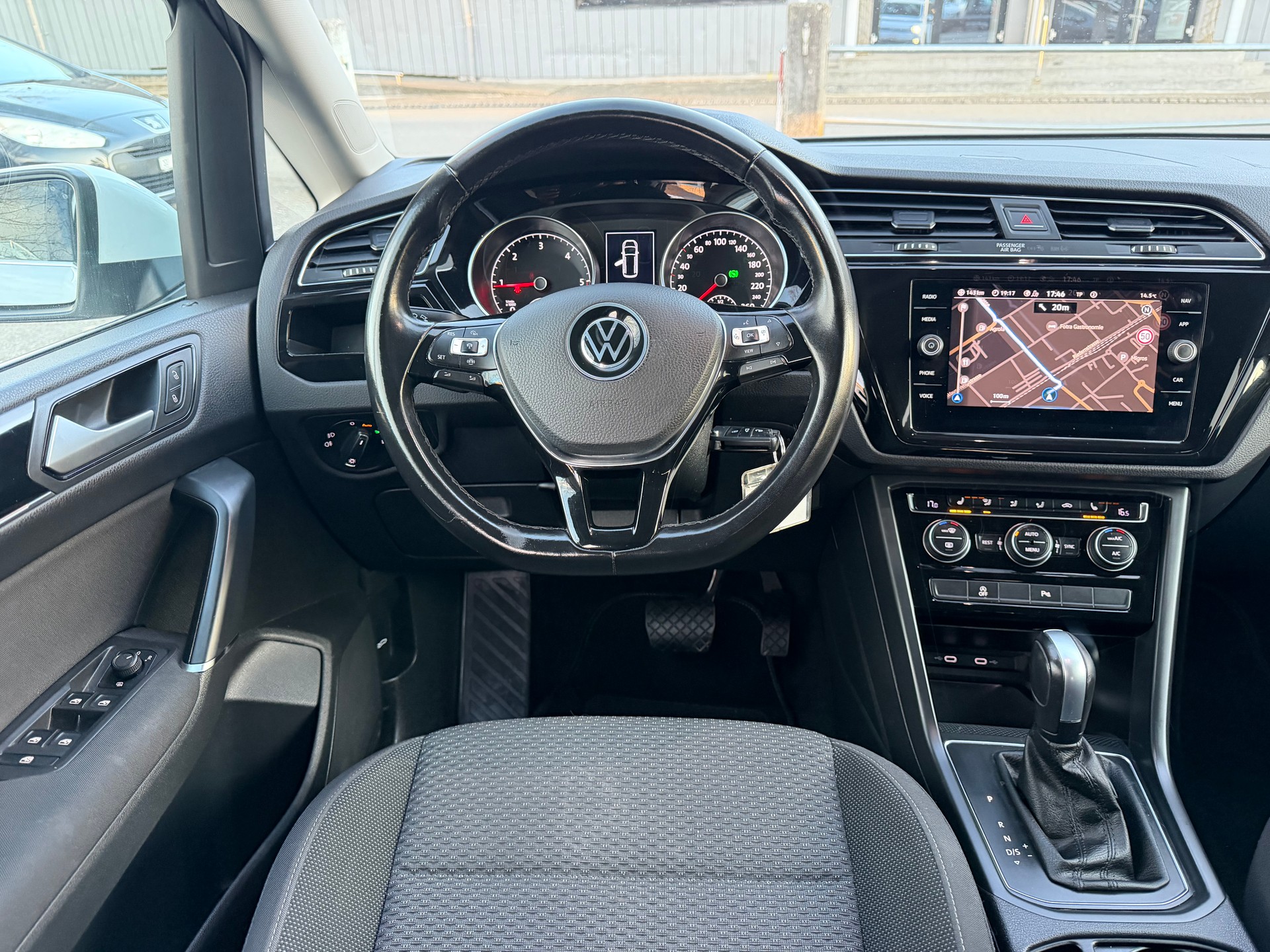 VW Touran 2.0 TDI BlueMotion Technology Comfortline DSG * Gr-Navi * Klima-auto * Tempomat * PDC V&H * RF-Kamera * Ab MFK *-image-2