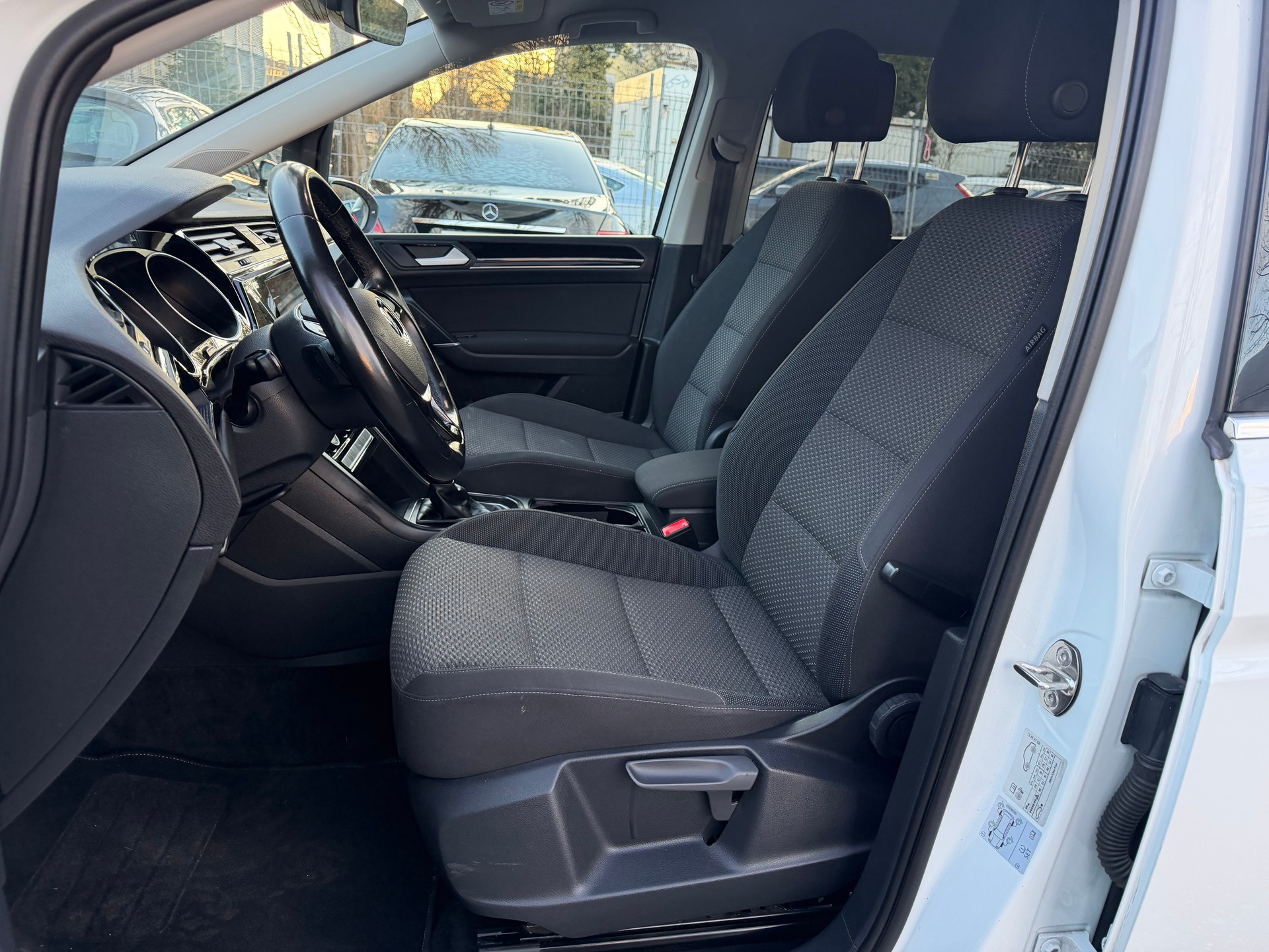 VW Touran 2.0 TDI BlueMotion Technology Comfortline DSG * Gr-Navi * Klima-auto * Tempomat * PDC V&H * RF-Kamera * Ab MFK *-image-6