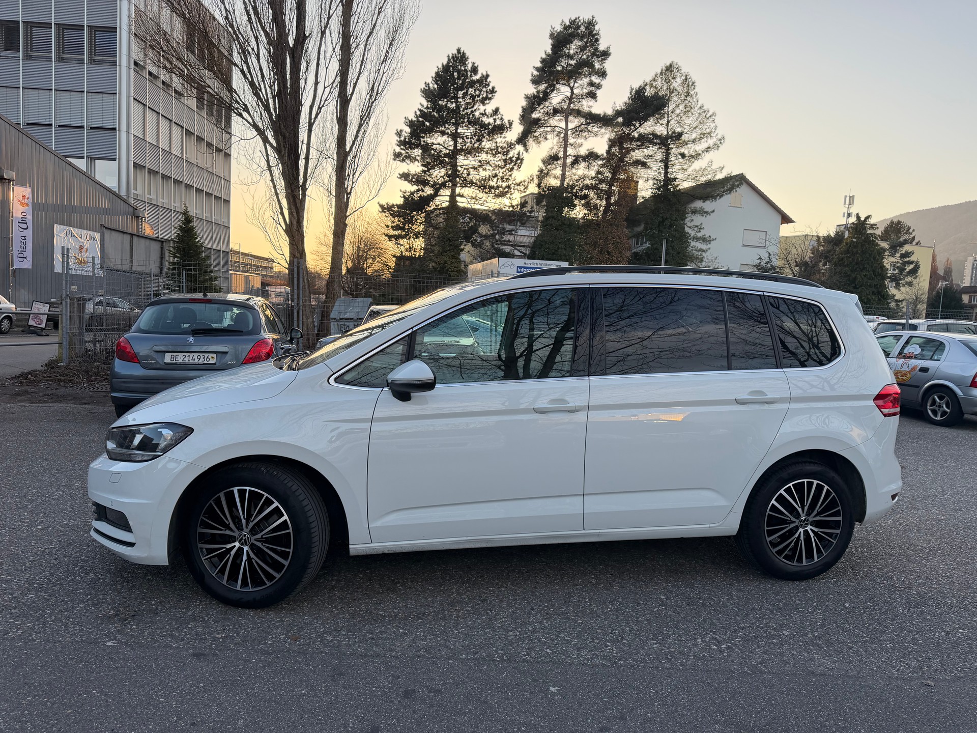VW Touran 2.0 TDI BlueMotion Technology Comfortline DSG * Gr-Navi * Klima-auto * Tempomat * PDC V&H * RF-Kamera * Ab MFK *-image-9