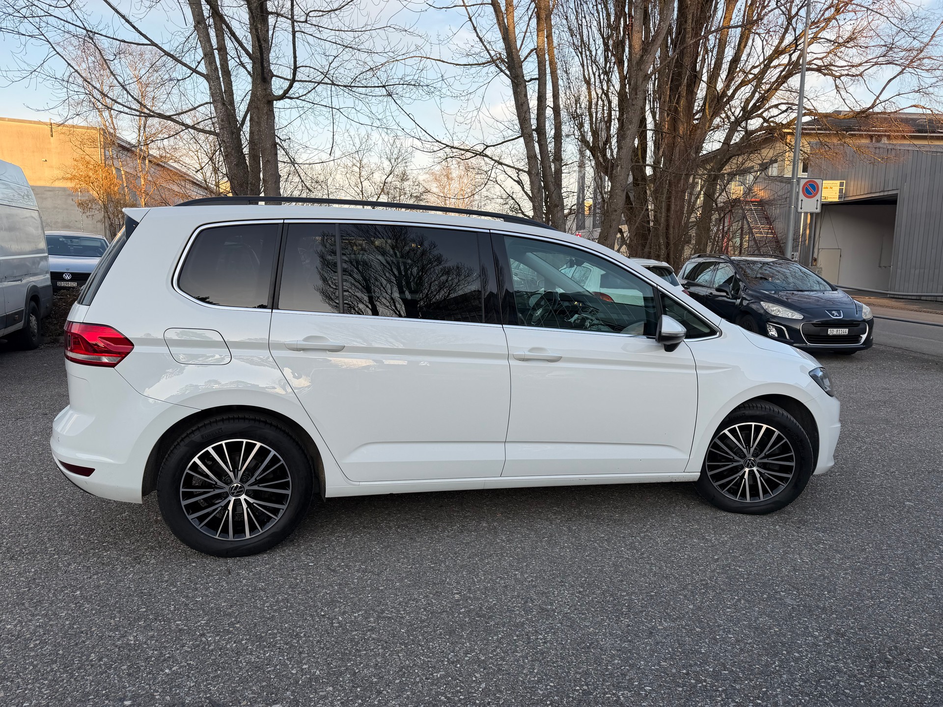 VW Touran 2.0 TDI BlueMotion Technology Comfortline DSG * Gr-Navi * Klima-auto * Tempomat * PDC V&H * RF-Kamera * Ab MFK *-image-10