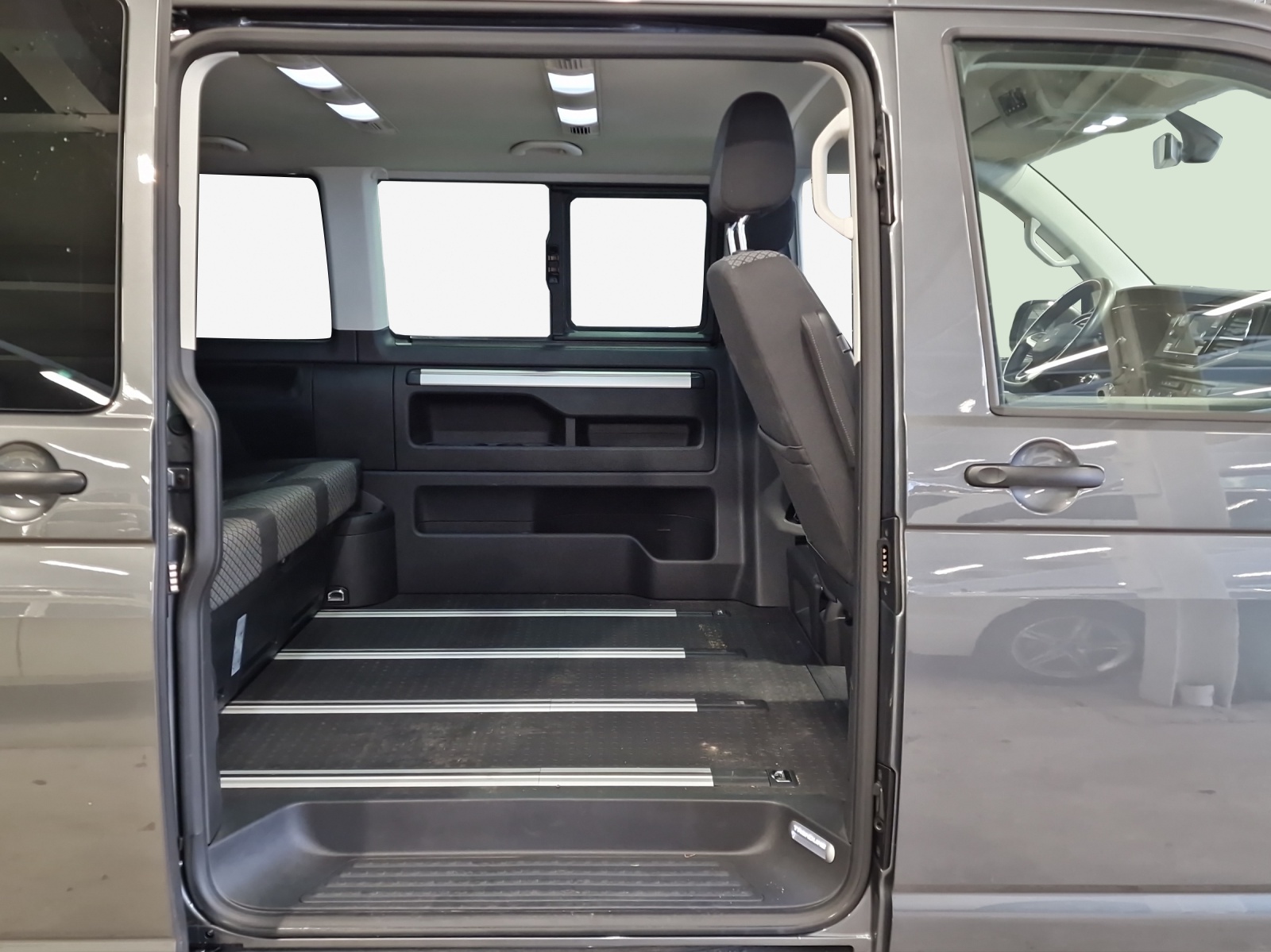 VW T6.1 Multivan 2.0 TDI Trendline-image-13