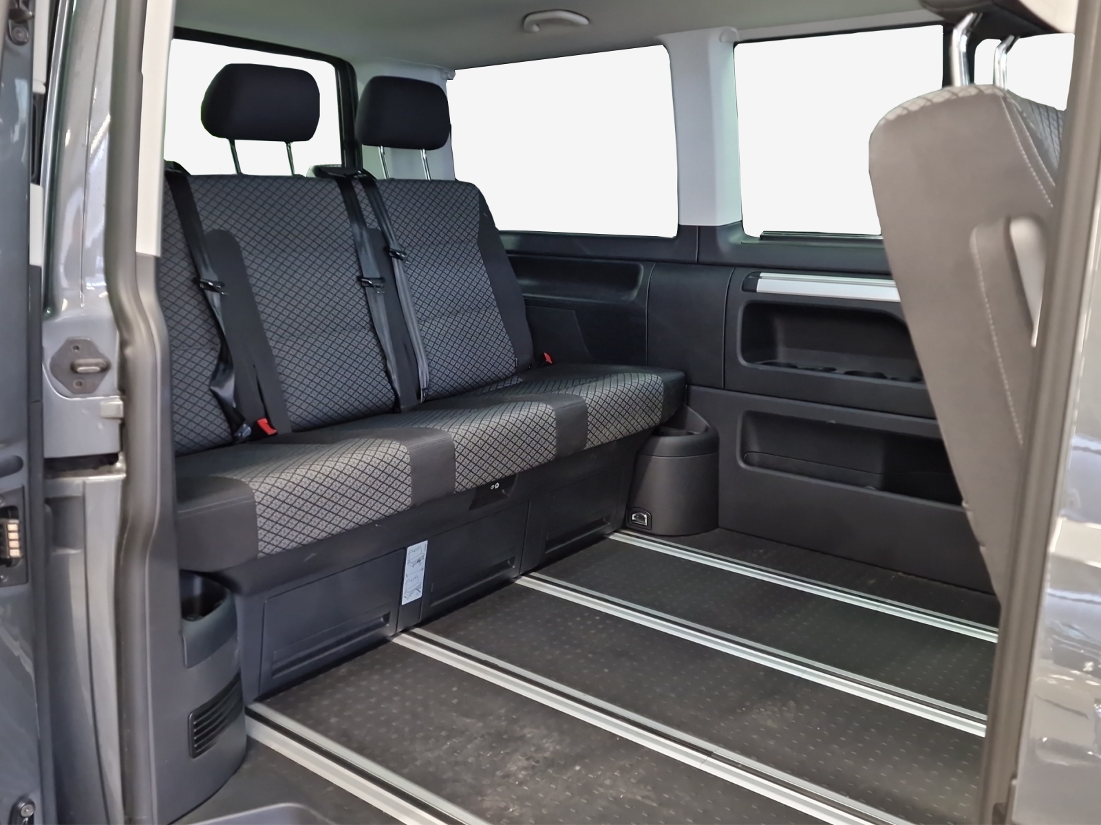 VW T6.1 Multivan 2.0 TDI Trendline-image-14