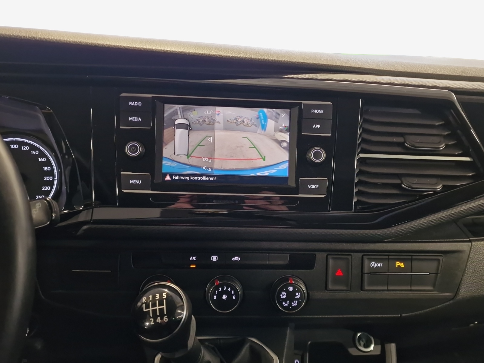VW T6.1 Multivan 2.0 TDI Trendline-image-8