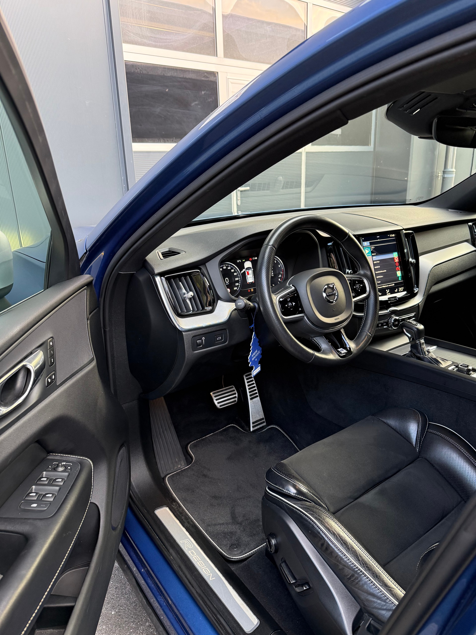 VOLVO XC60 T5 AWD R-Design Geartronic-image-12