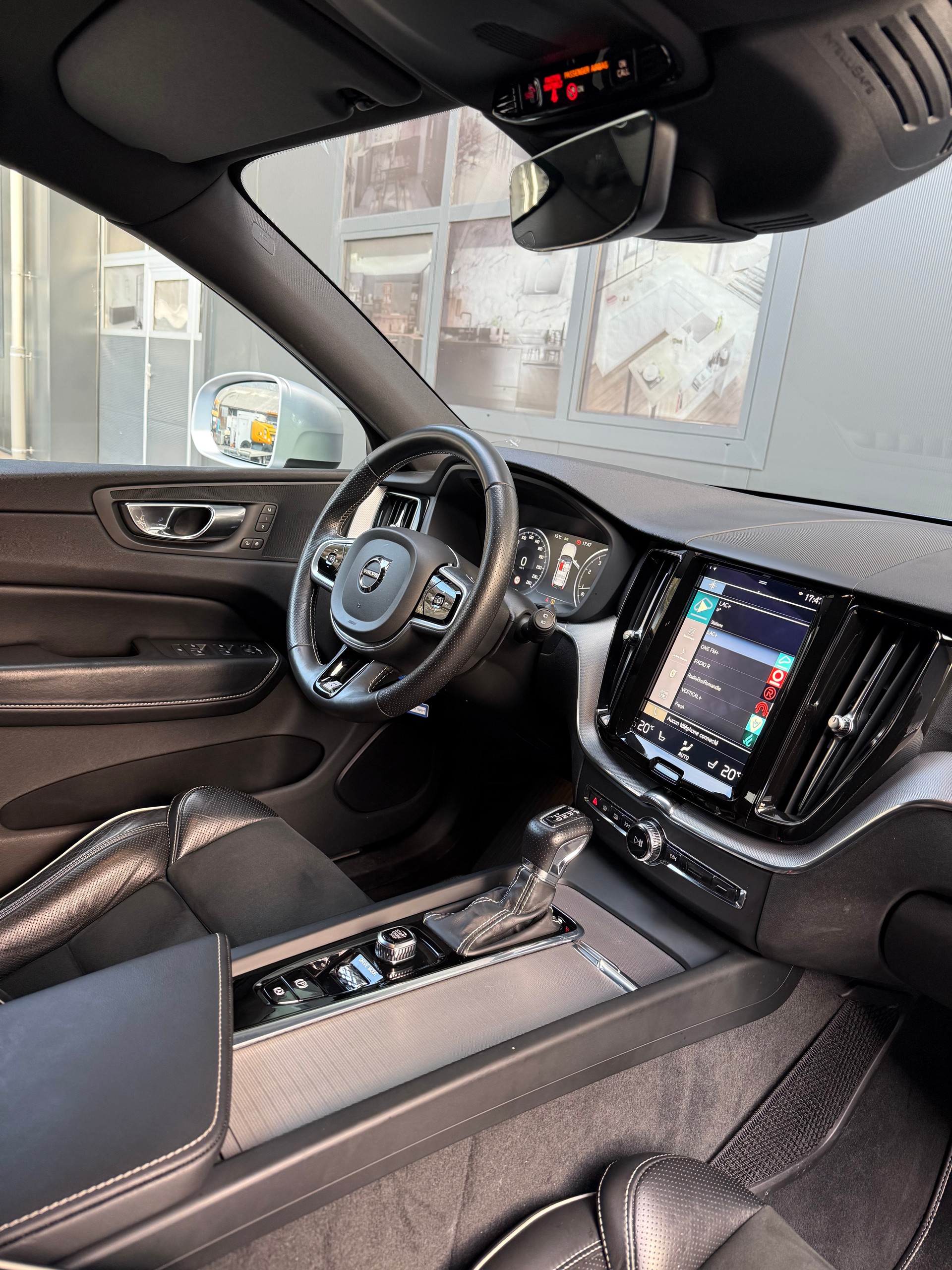 VOLVO XC60 T5 AWD R-Design Geartronic-image-11