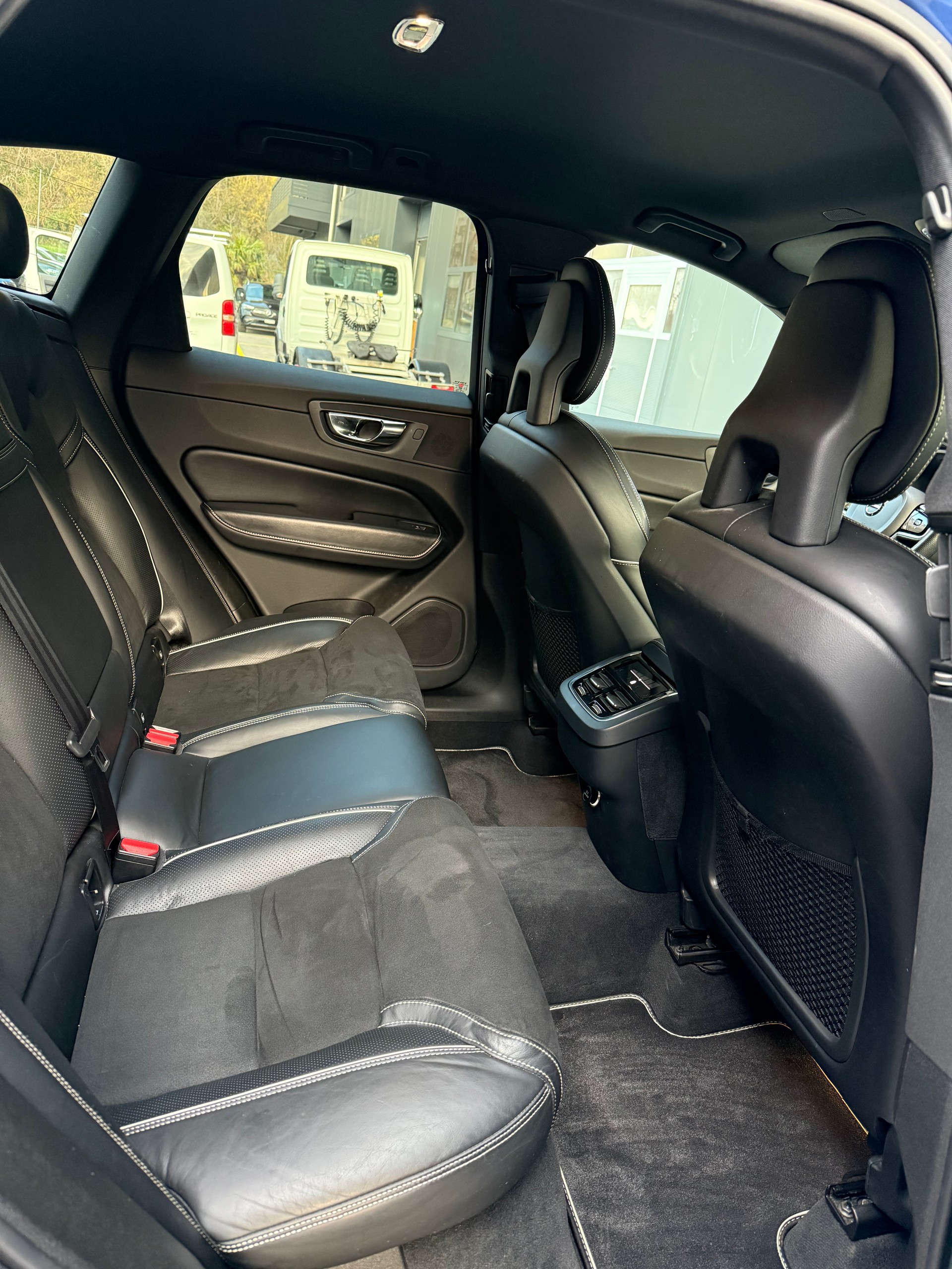 VOLVO XC60 T5 AWD R-Design Geartronic-image-8
