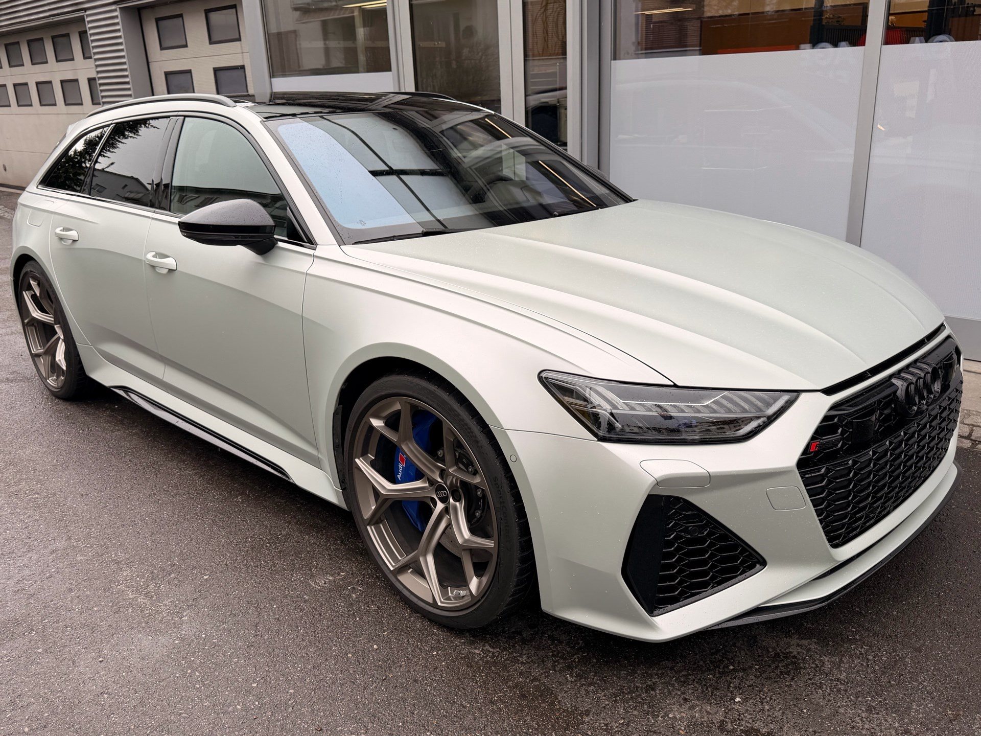 AUDI RS6 AVANT 4.0 TFSI QUATTRO PERFORMANCE *** UNIKAT IN WEISS MATT & KERAMIK BREMSEN ***-image-2