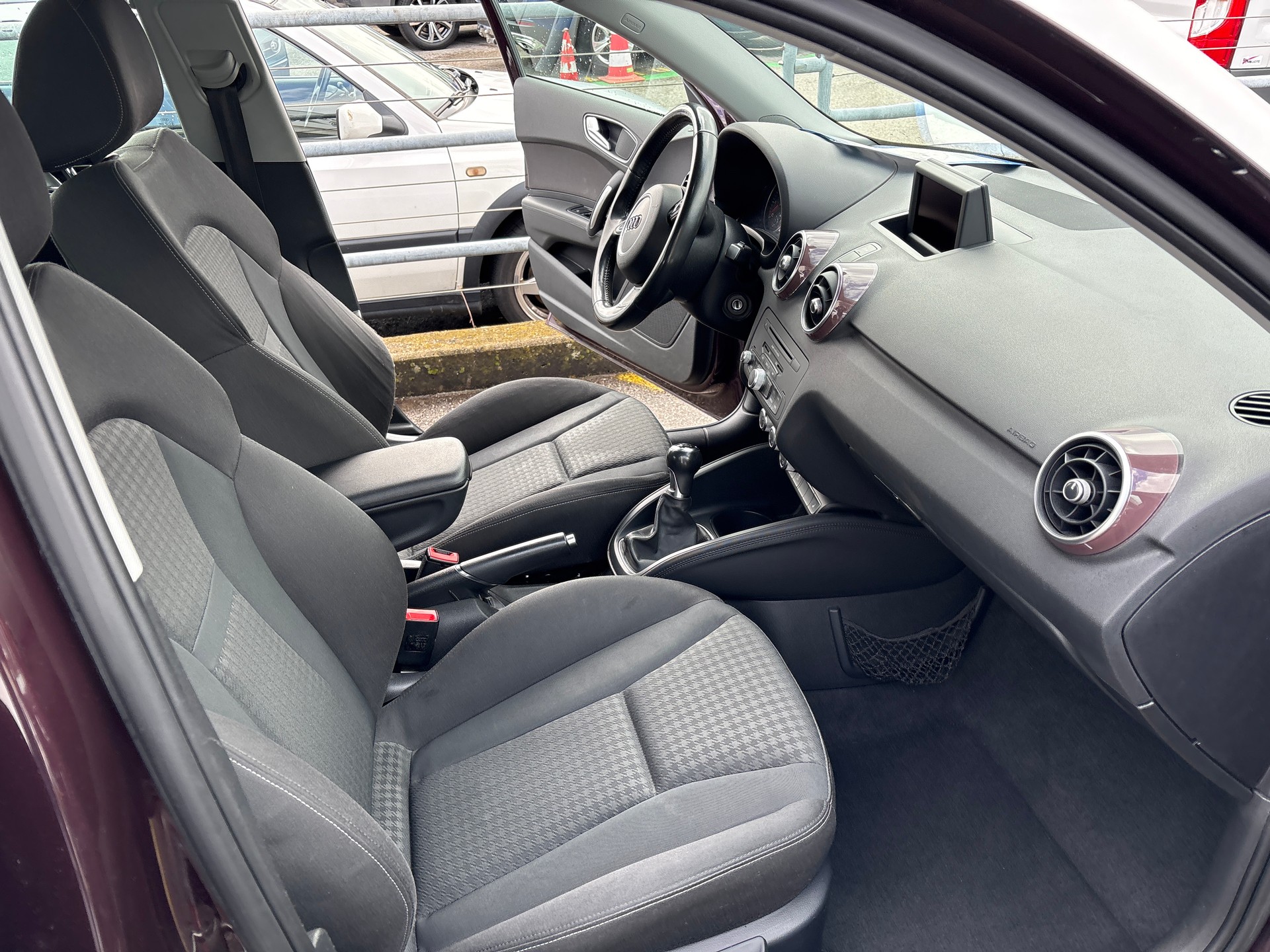 AUDI A1 Sportback 1.4 TFSI Attraction-image-8