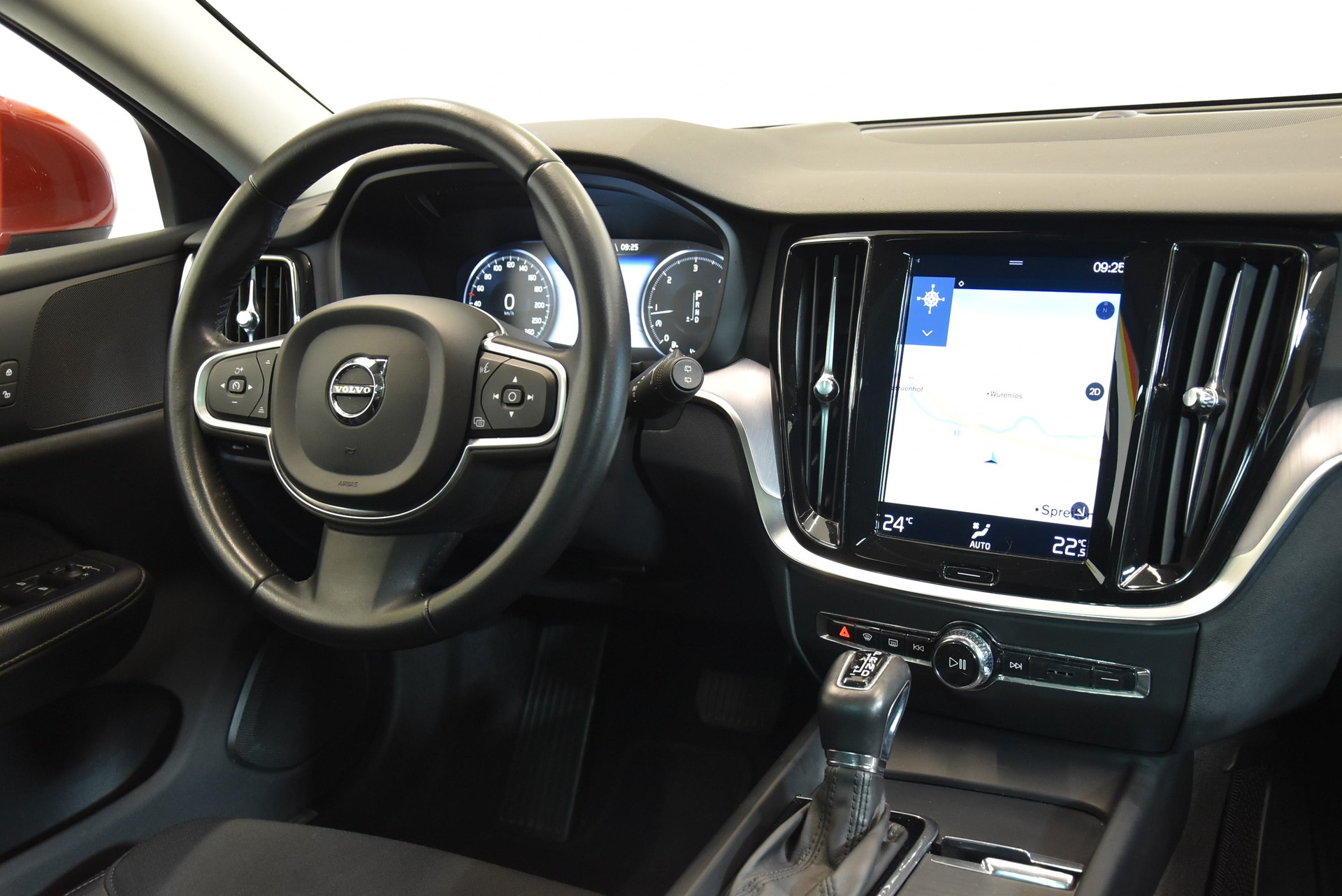 VOLVO V60 D3 Momentum Geartronic-image-4
