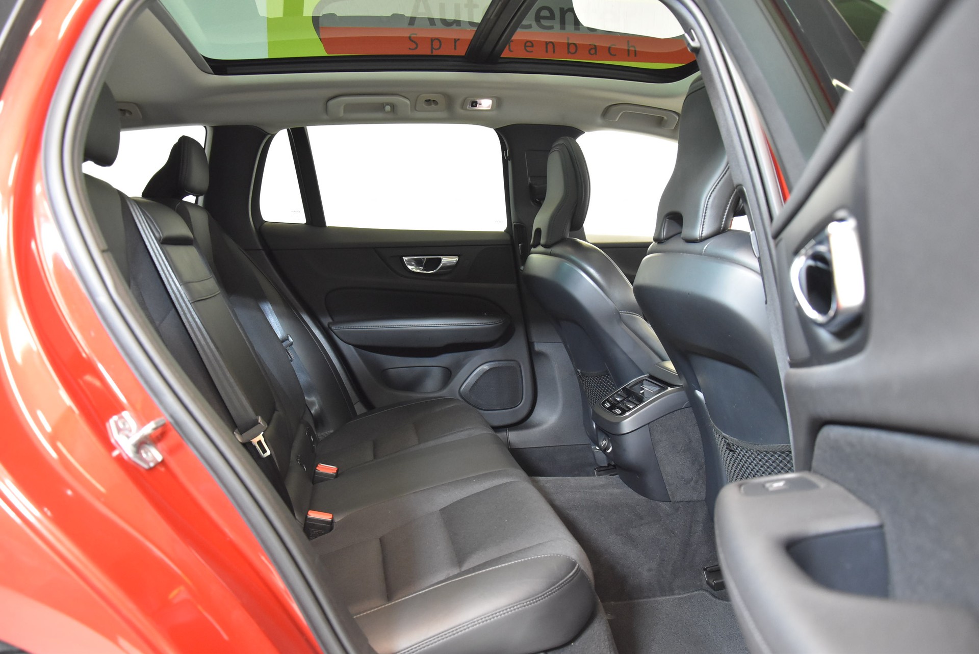 VOLVO V60 D3 Momentum Geartronic-image-6