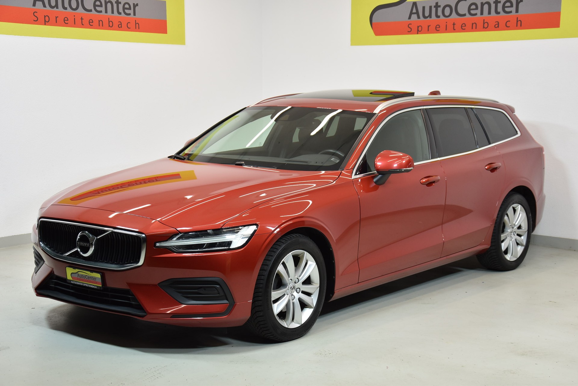 VOLVO V60 D3 Momentum Geartronic-image-1