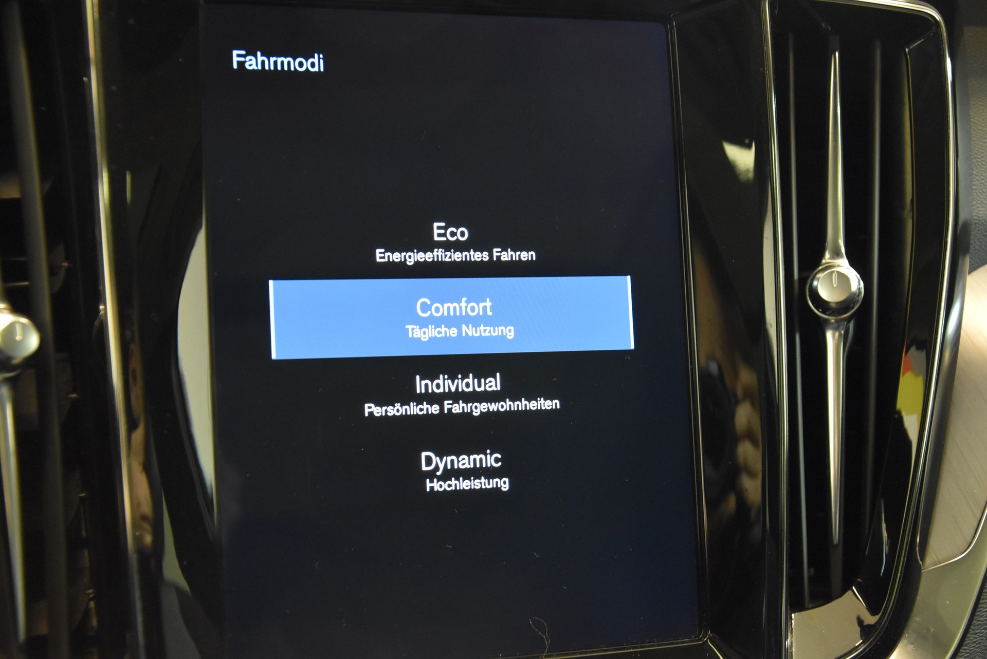 VOLVO V60 D3 Momentum Geartronic-image-9