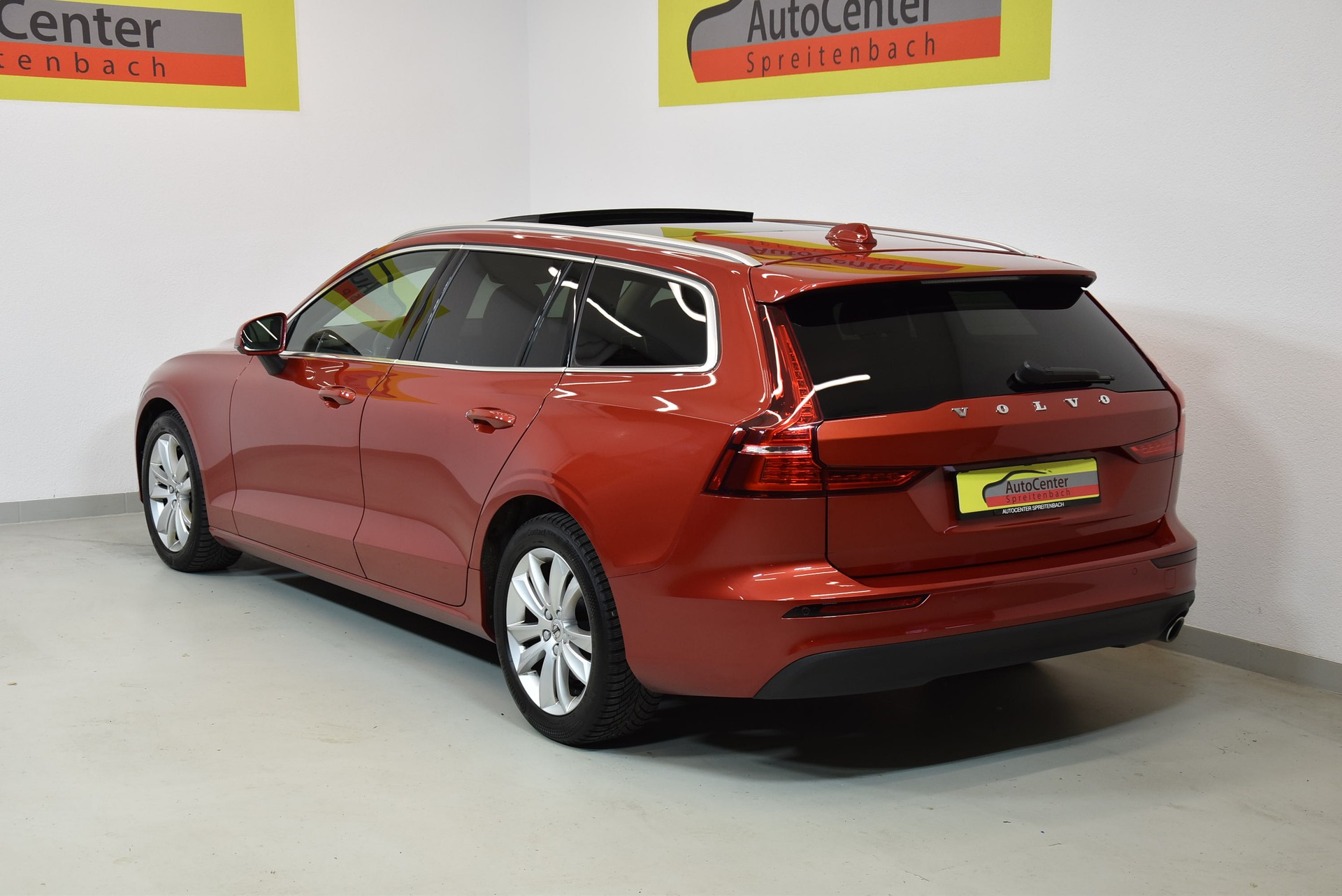 VOLVO V60 D3 Momentum Geartronic-image-12