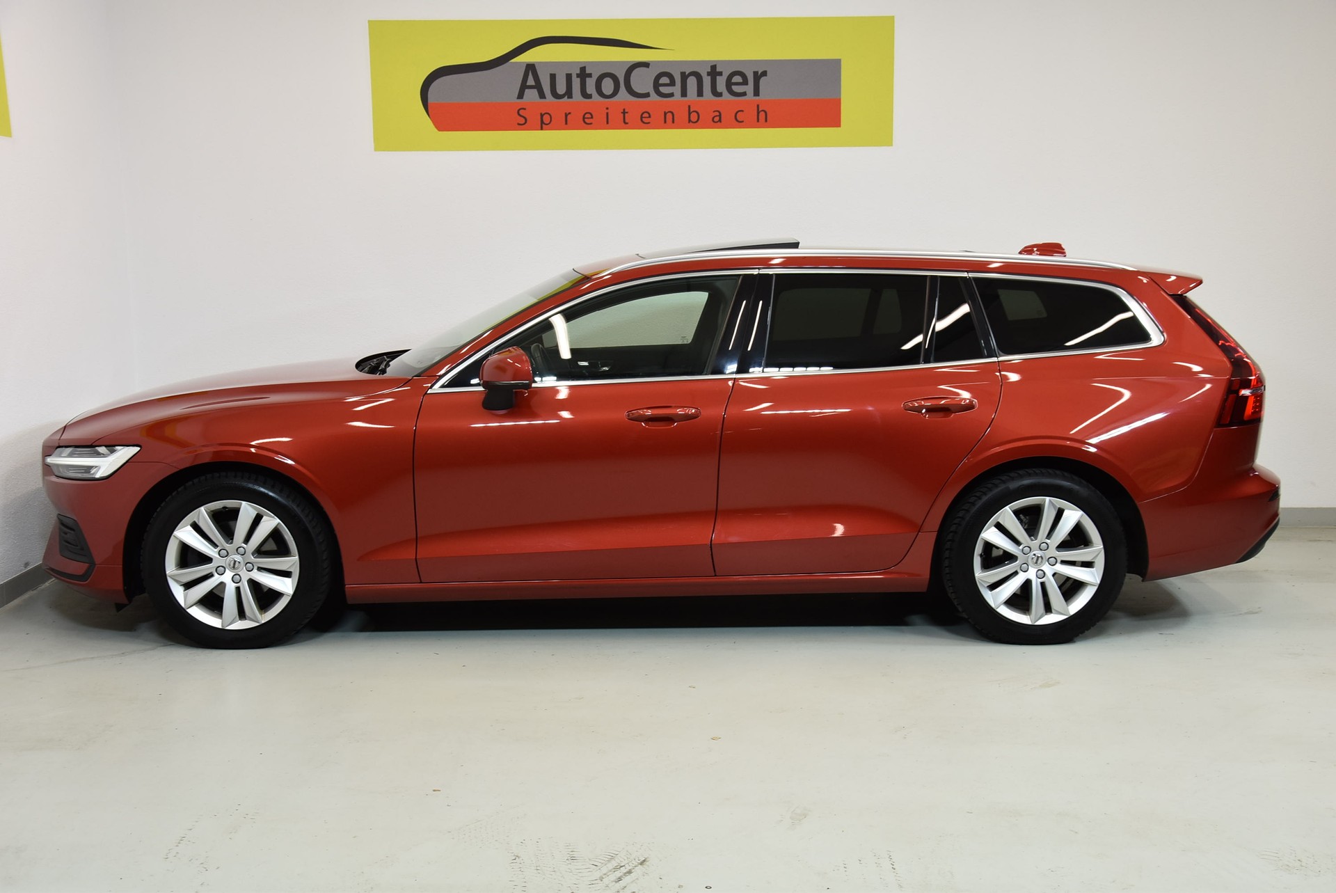 VOLVO V60 D3 Momentum Geartronic-image-11