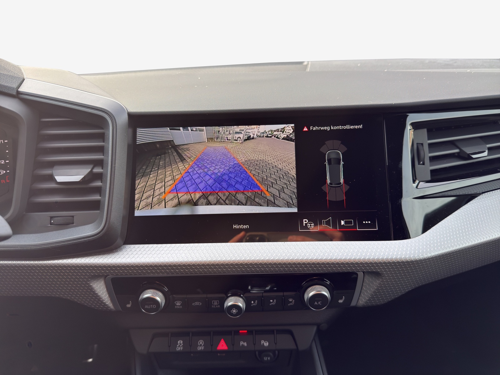 AUDI A1 Sportback 30 TFSI S Line Attraction S-tronic-image-14