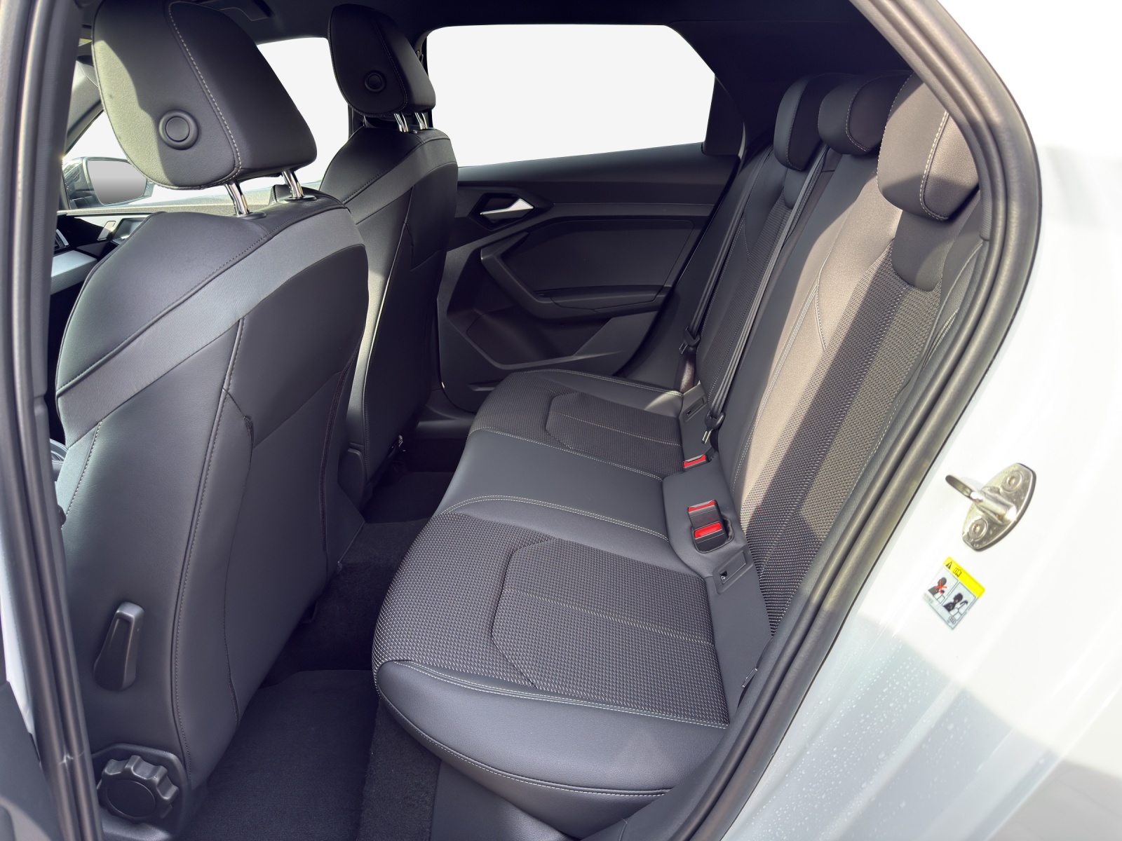 AUDI A1 Sportback 30 TFSI S Line Attraction S-tronic-image-11