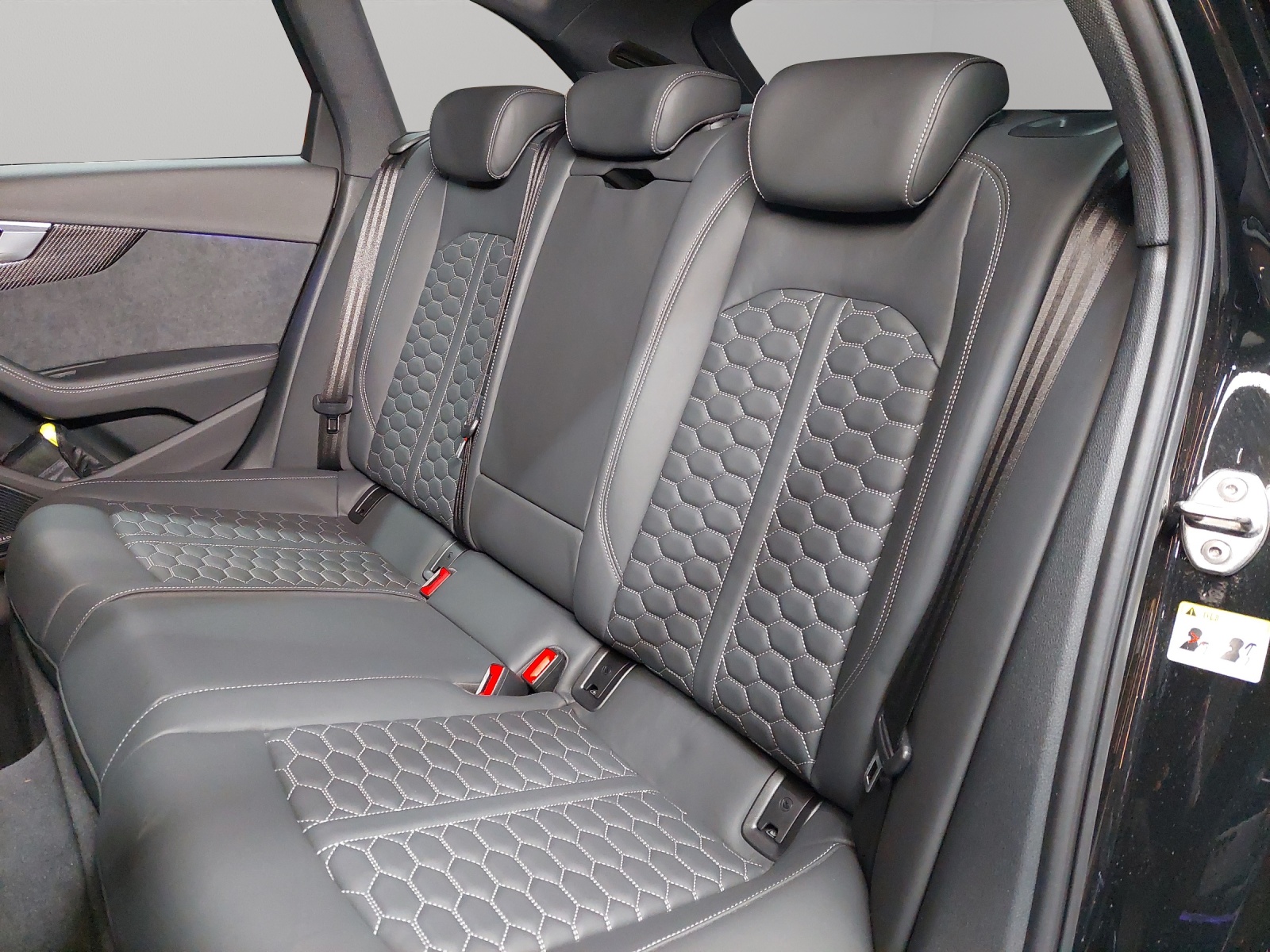 AUDI RS4 Avant quattro tiptronic-image-7
