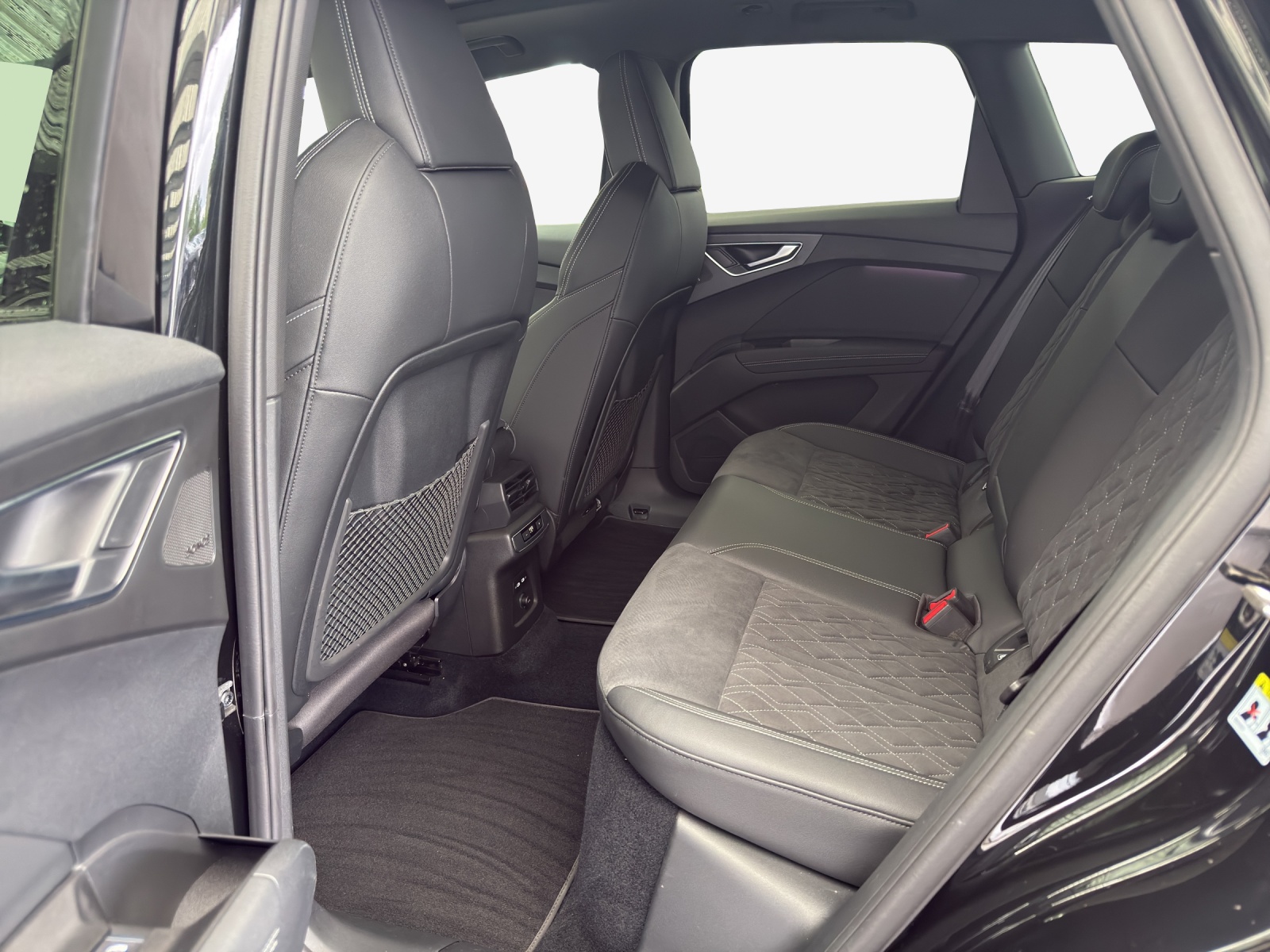 AUDI Q4 e-tron 40-image-12