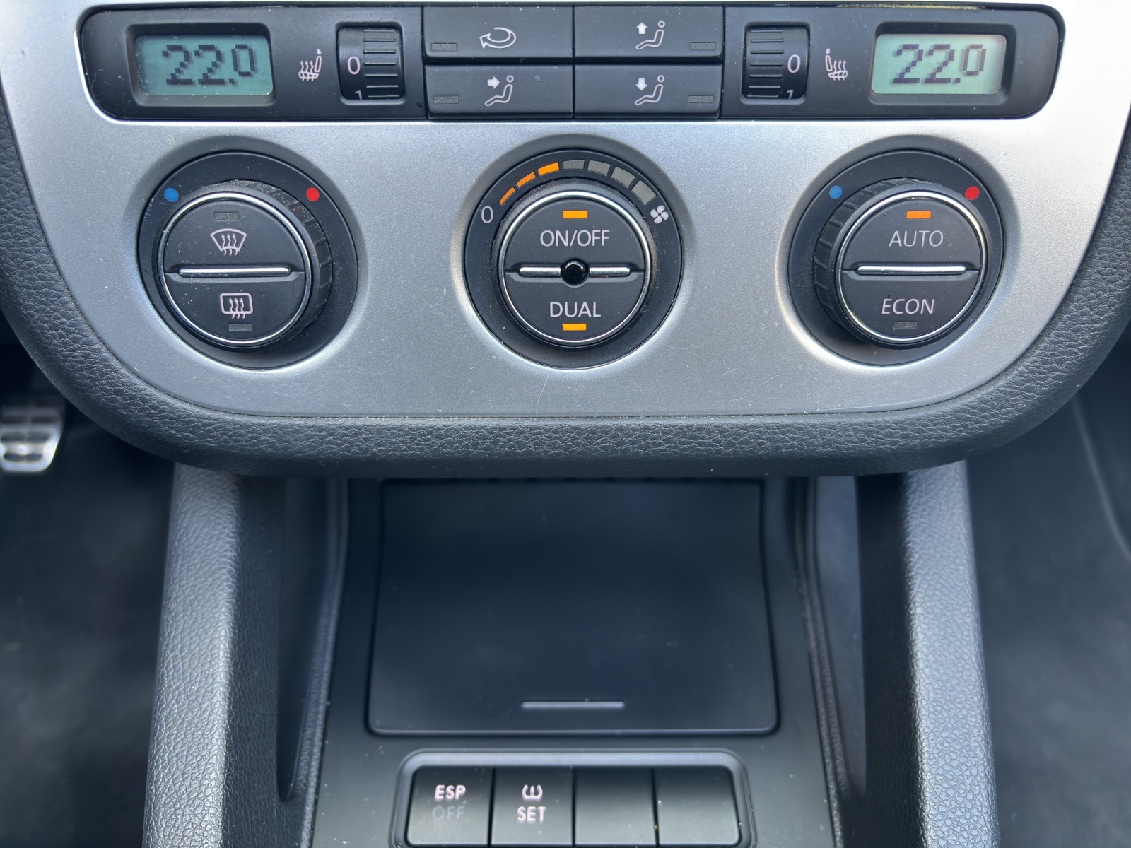 VW Eos 2.0 FSI Turbo mit Leder & Winterräder-image-16