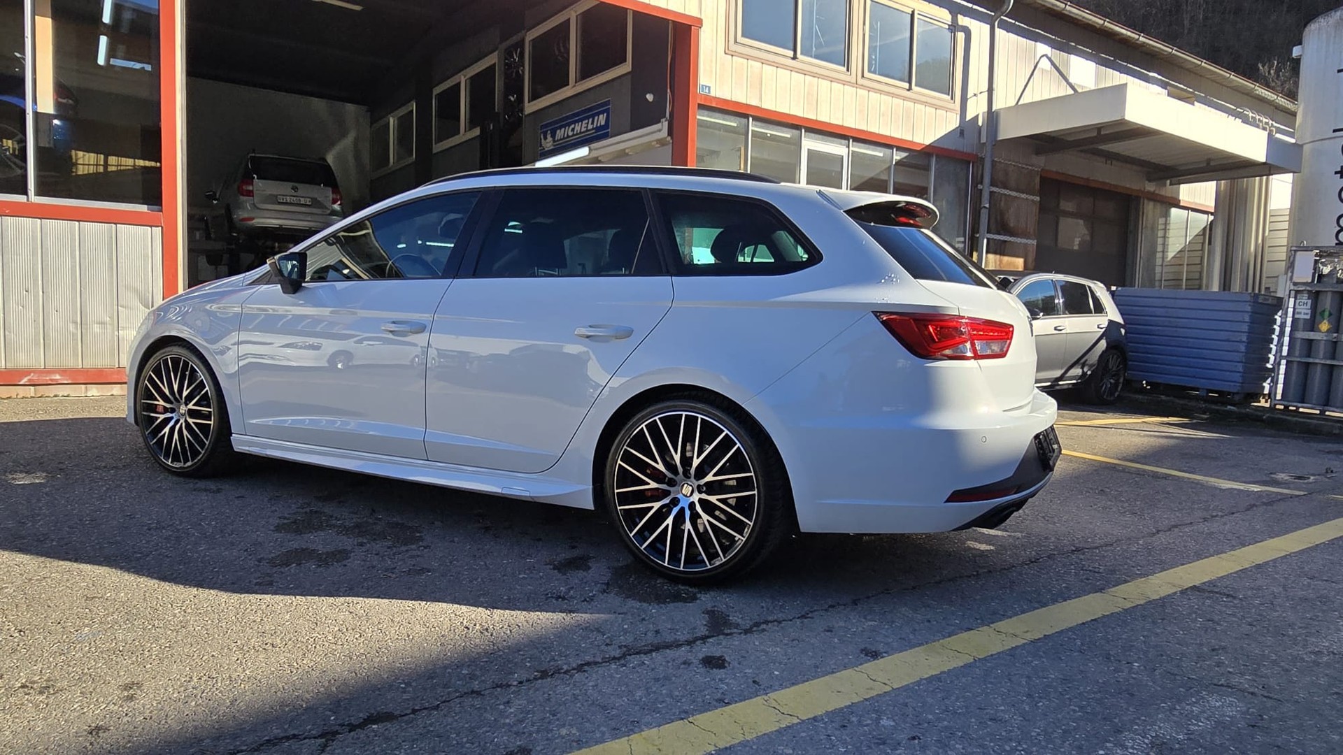 SEAT Leon ST 2.0 TSI Cupra 290 DSG-image-2