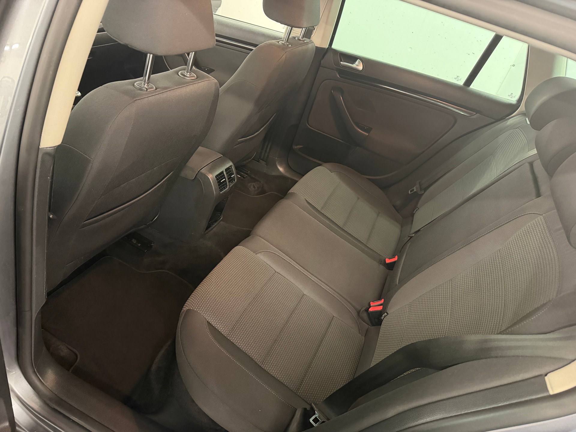 VW Golf Variant 1.6 TDI Trendline 4Motion-image-7