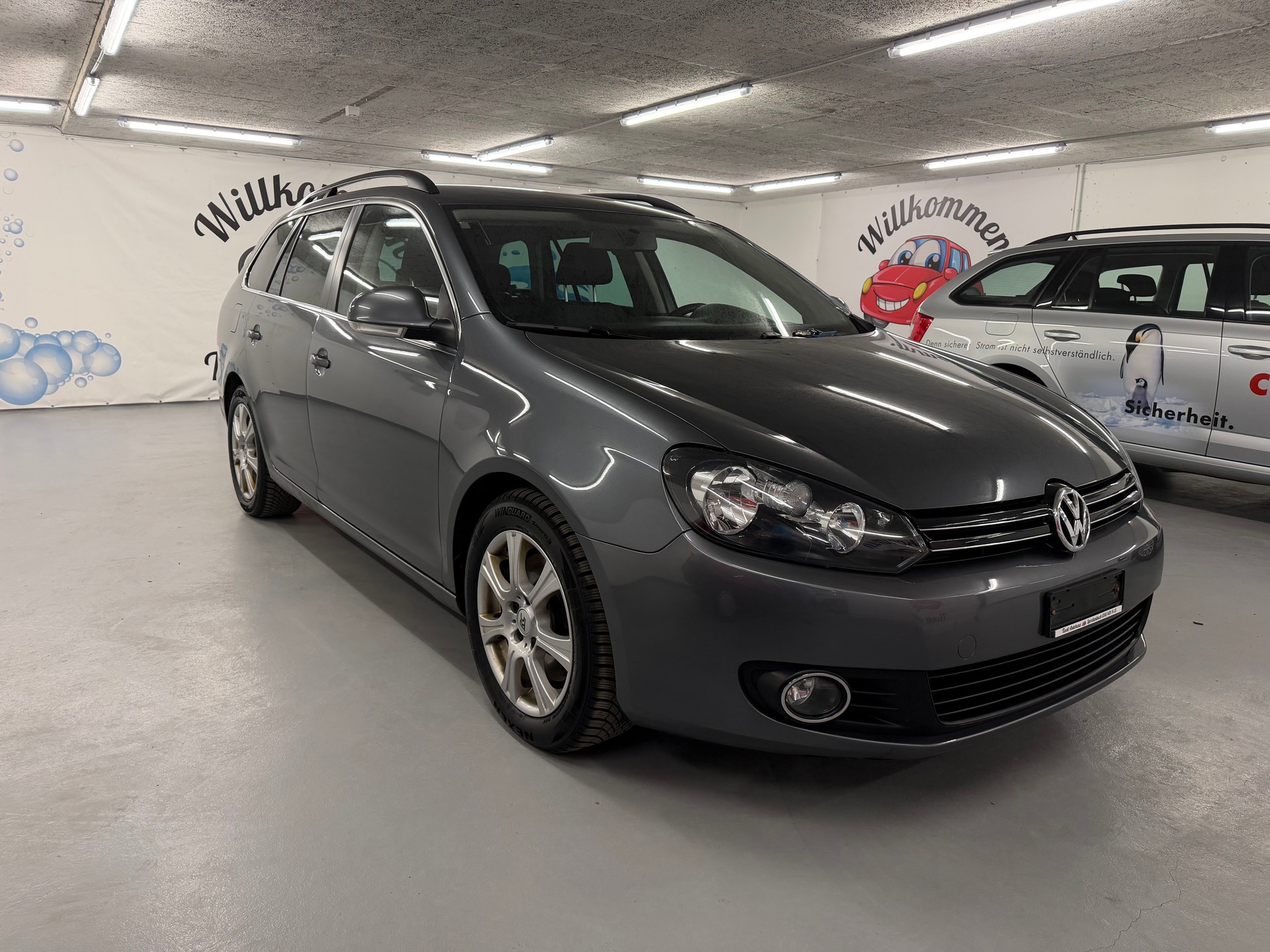 VW Golf Variant 1.6 TDI Trendline 4Motion-image-1