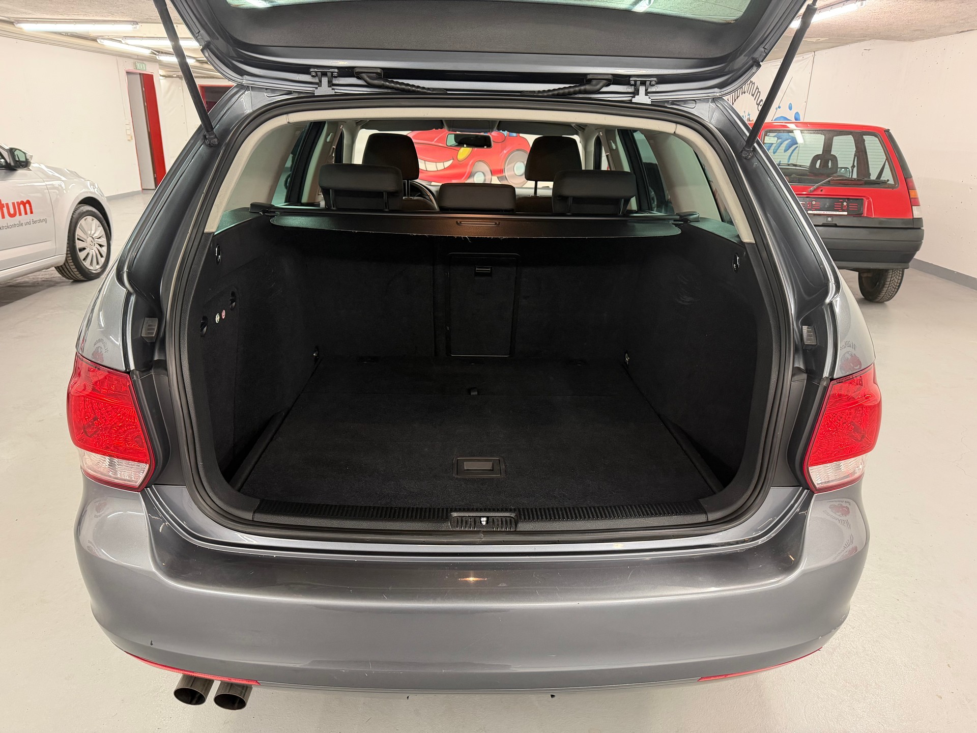VW Golf Variant 1.6 TDI Trendline 4Motion-image-10