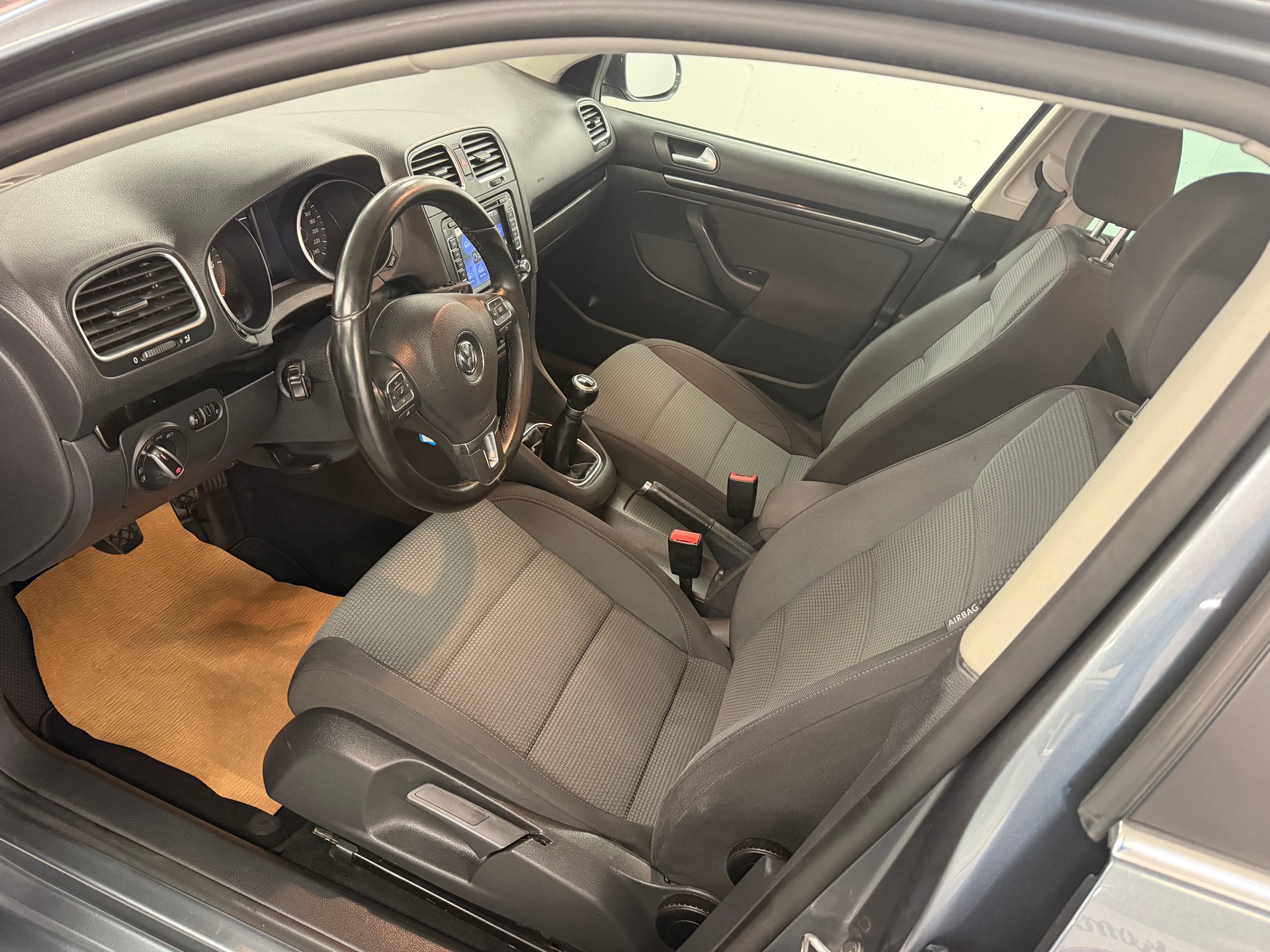 VW Golf Variant 1.6 TDI Trendline 4Motion-image-6