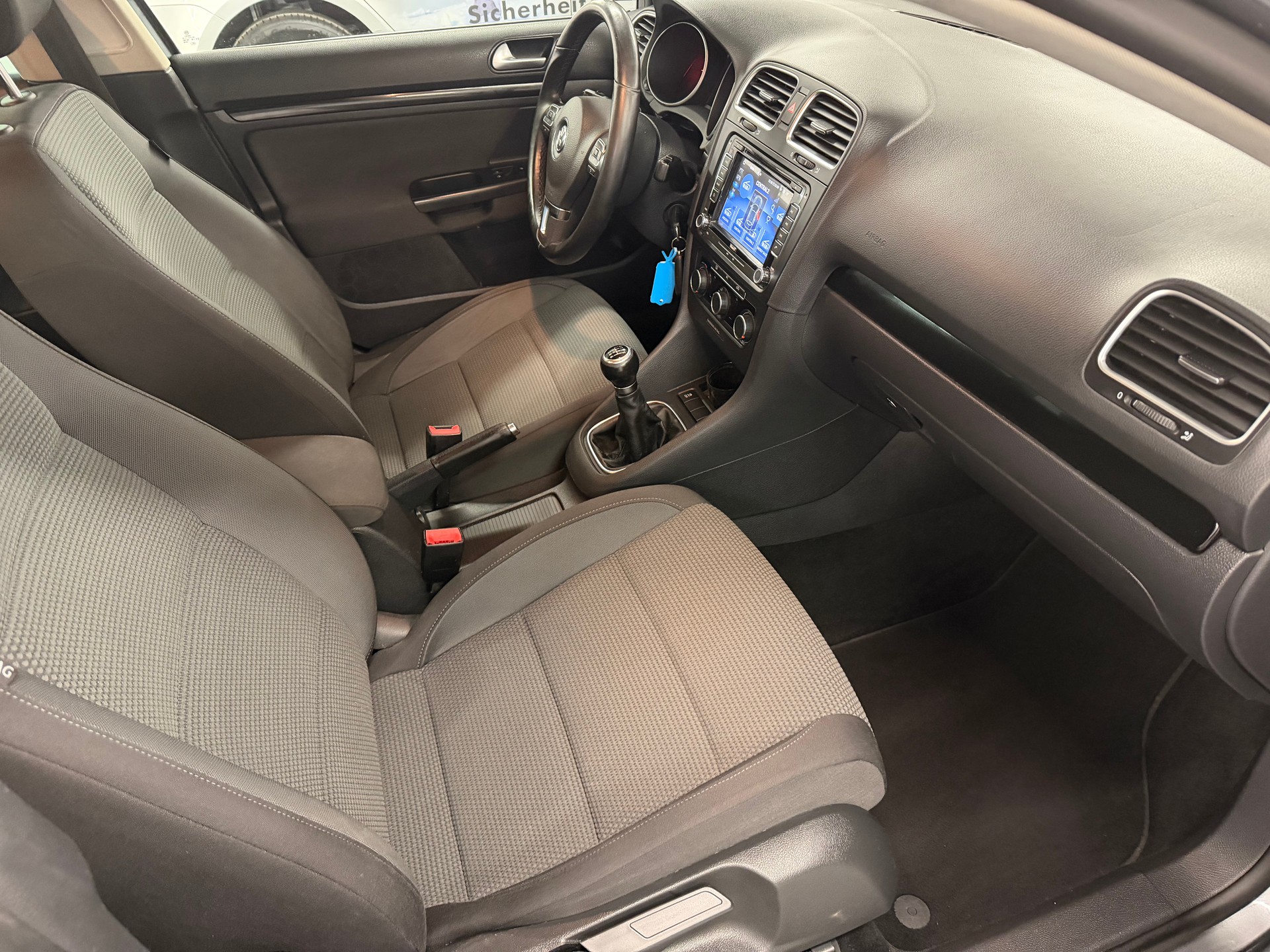 VW Golf Variant 1.6 TDI Trendline 4Motion-image-11