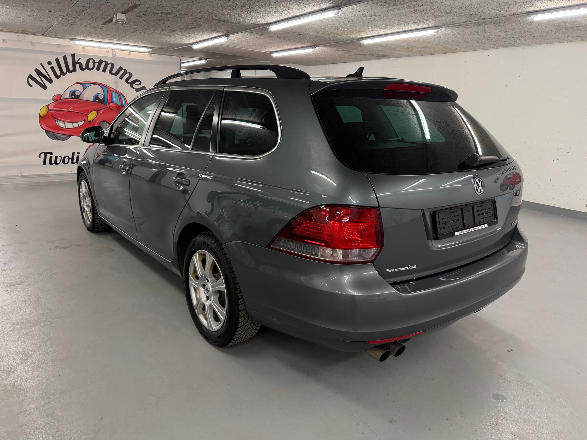 VW Golf Variant 1.6 TDI Trendline 4Motion-image-5