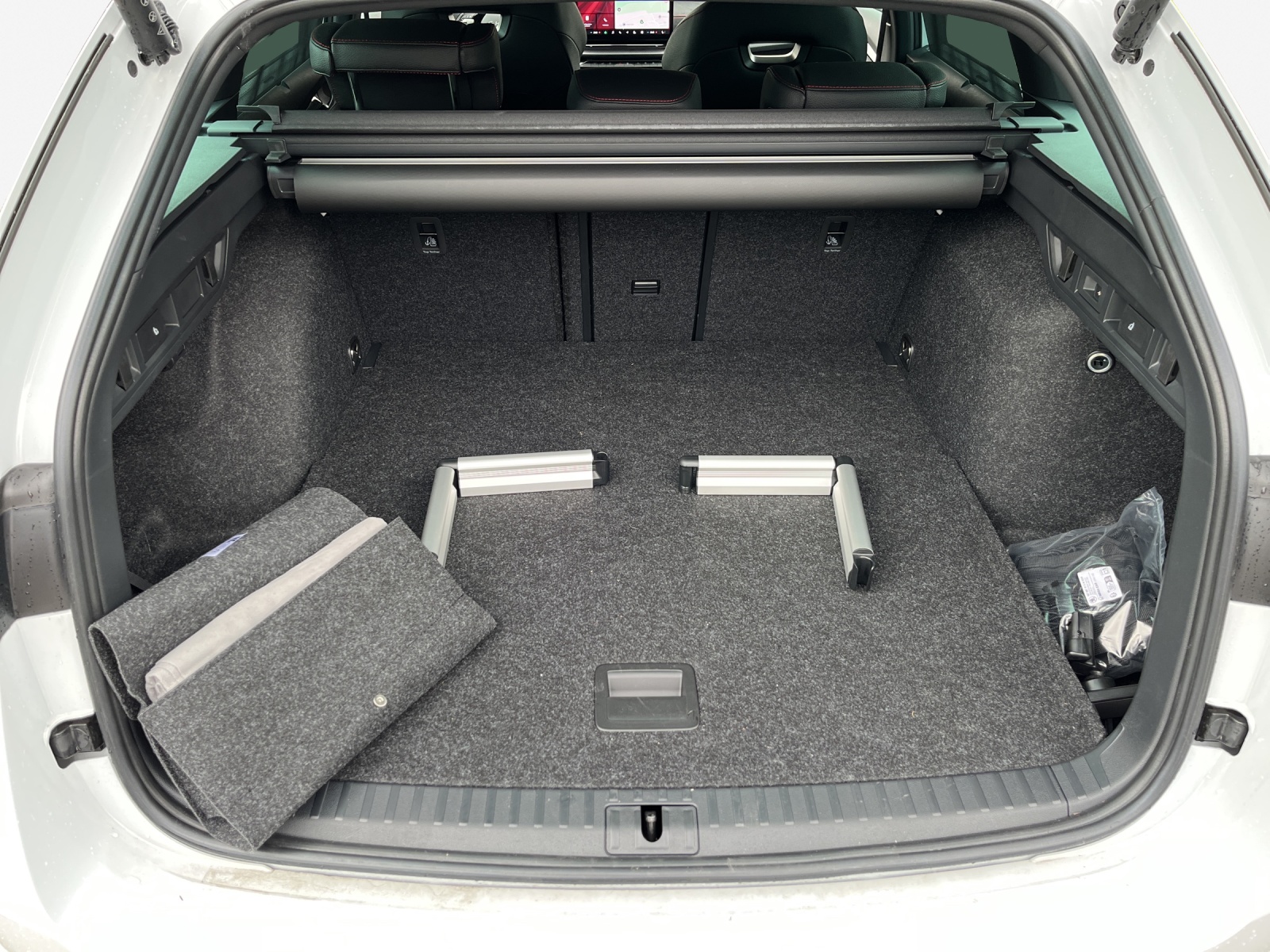 SKODA Octavia Combi 2.0 TSI DSG RS-image-12