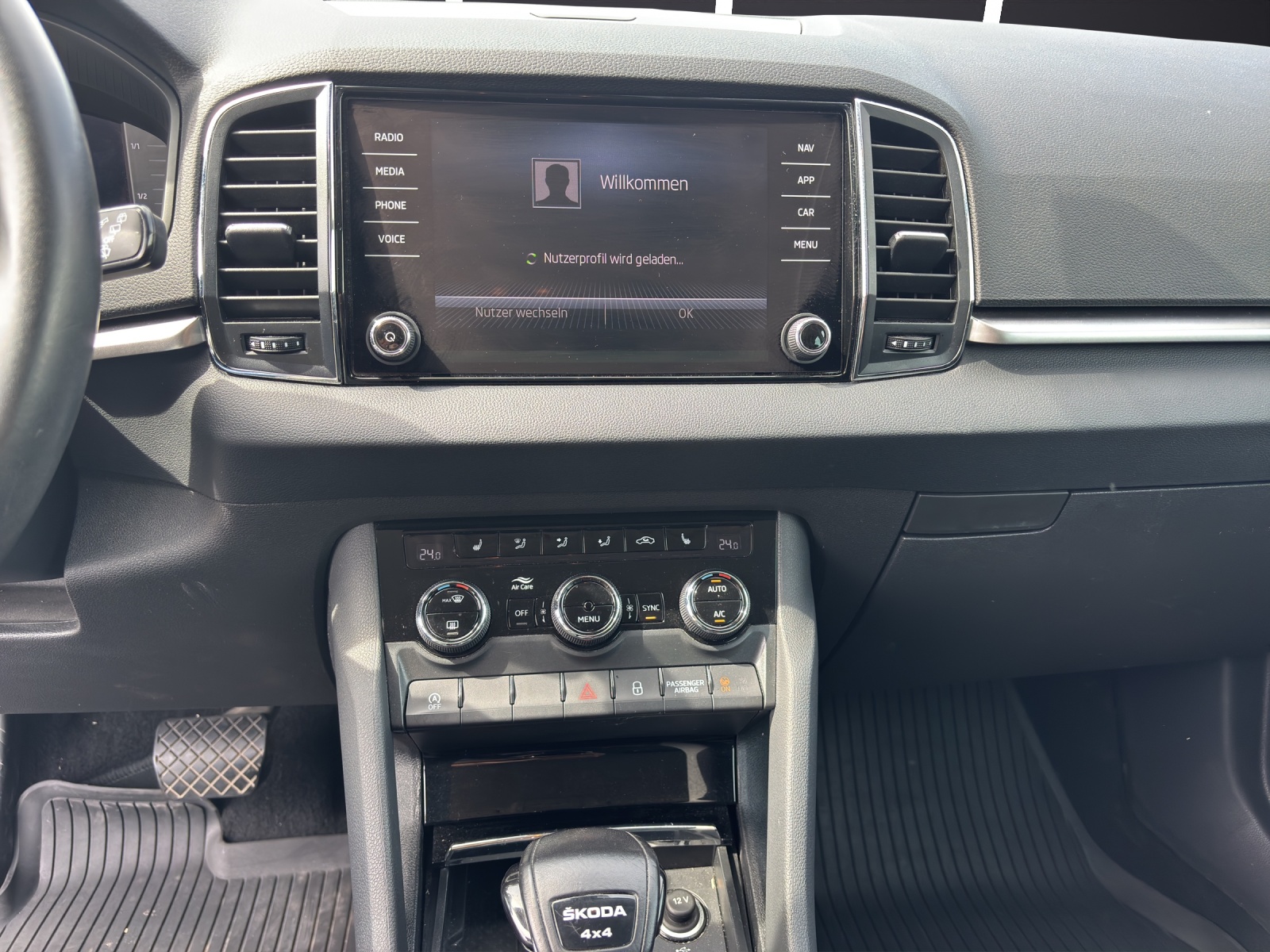 SKODA Karoq 2.0 TDI CR Ambition 4x4 DSG-image-5