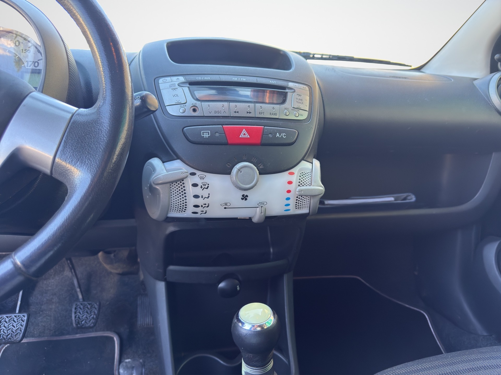 PEUGEOT 107 1.0 Style-image-11