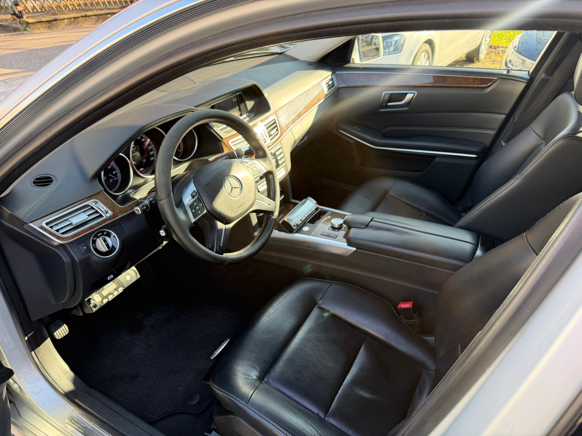 MERCEDES-BENZ E 220 CDI Avantgarde 7G-Tronic-image-7