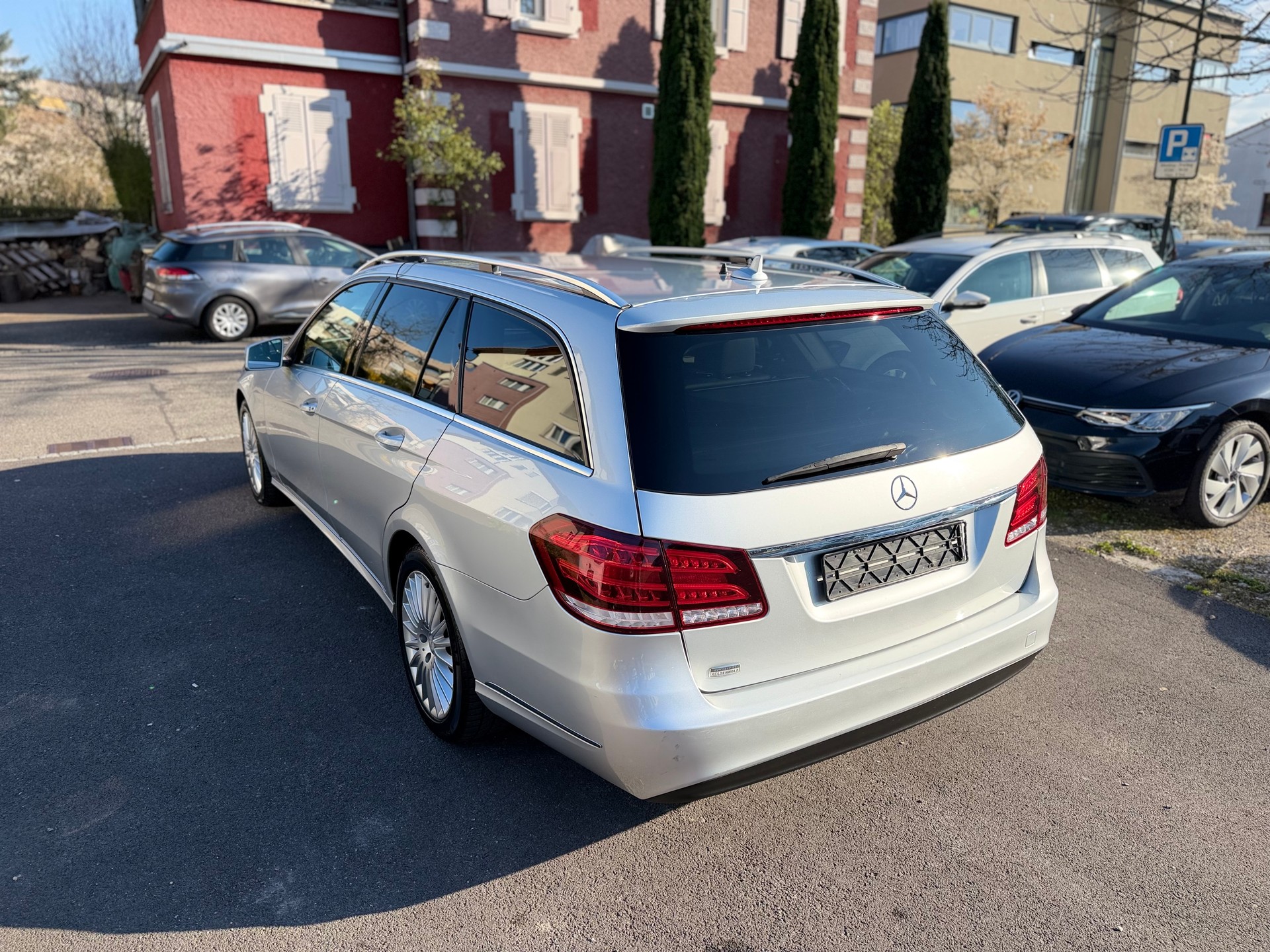 MERCEDES-BENZ E 220 CDI Avantgarde 7G-Tronic-image-2