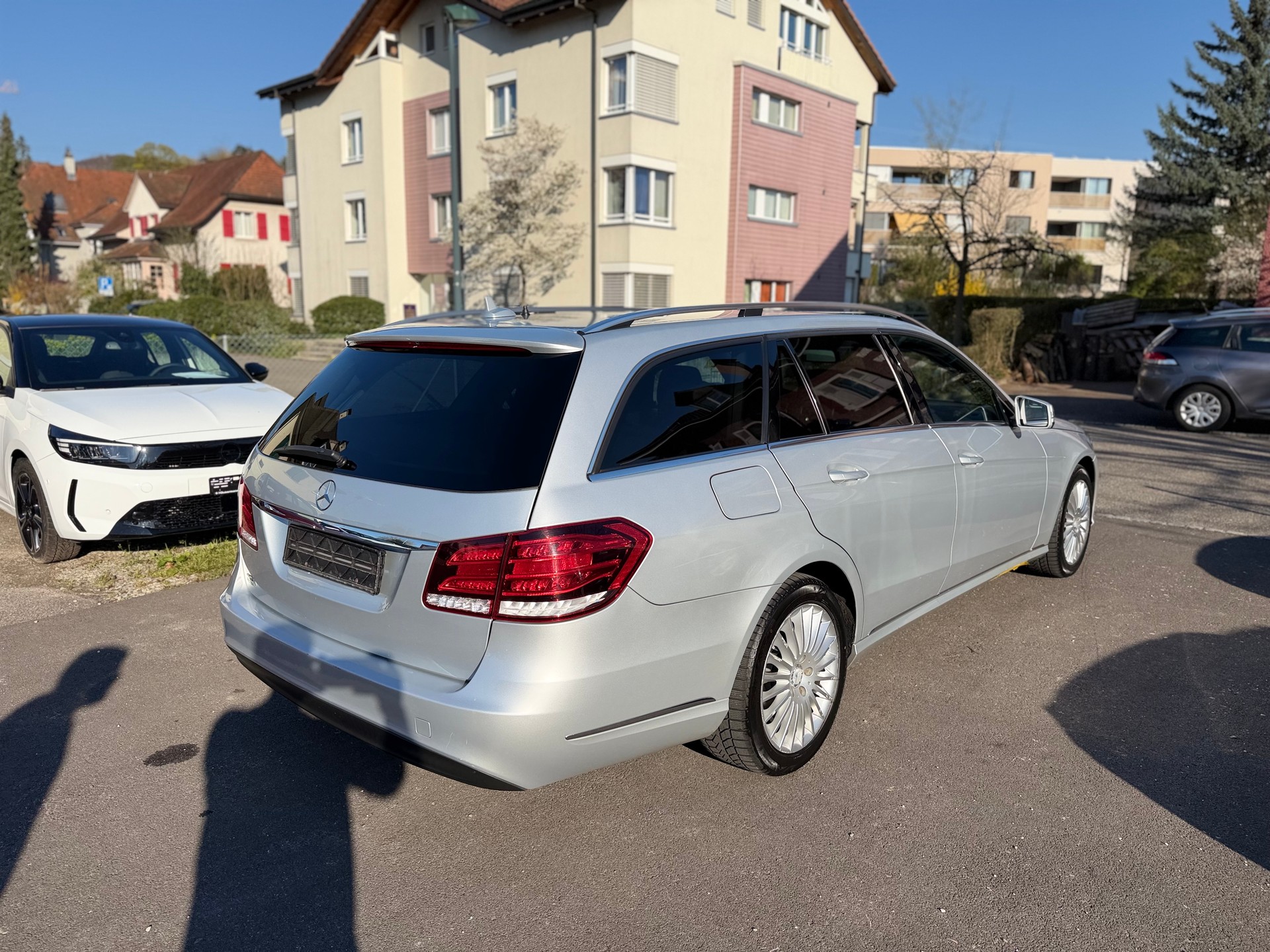 MERCEDES-BENZ E 220 CDI Avantgarde 7G-Tronic-image-4