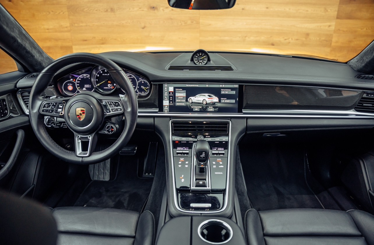 PORSCHE Panamera Turbo S E-Hybrid Sport Turismo PDK-image-4