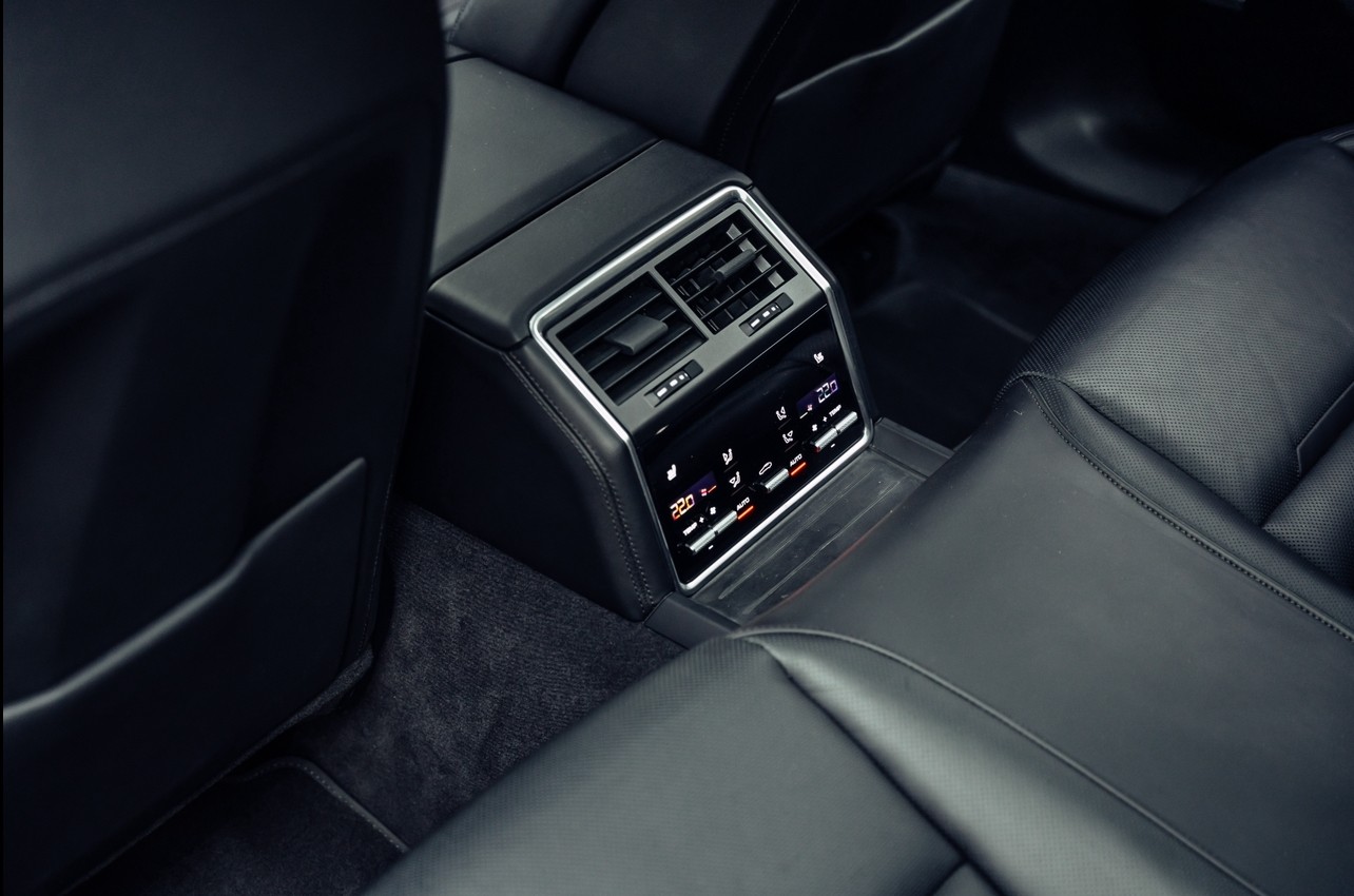 PORSCHE Panamera Turbo S E-Hybrid Sport Turismo PDK-image-11