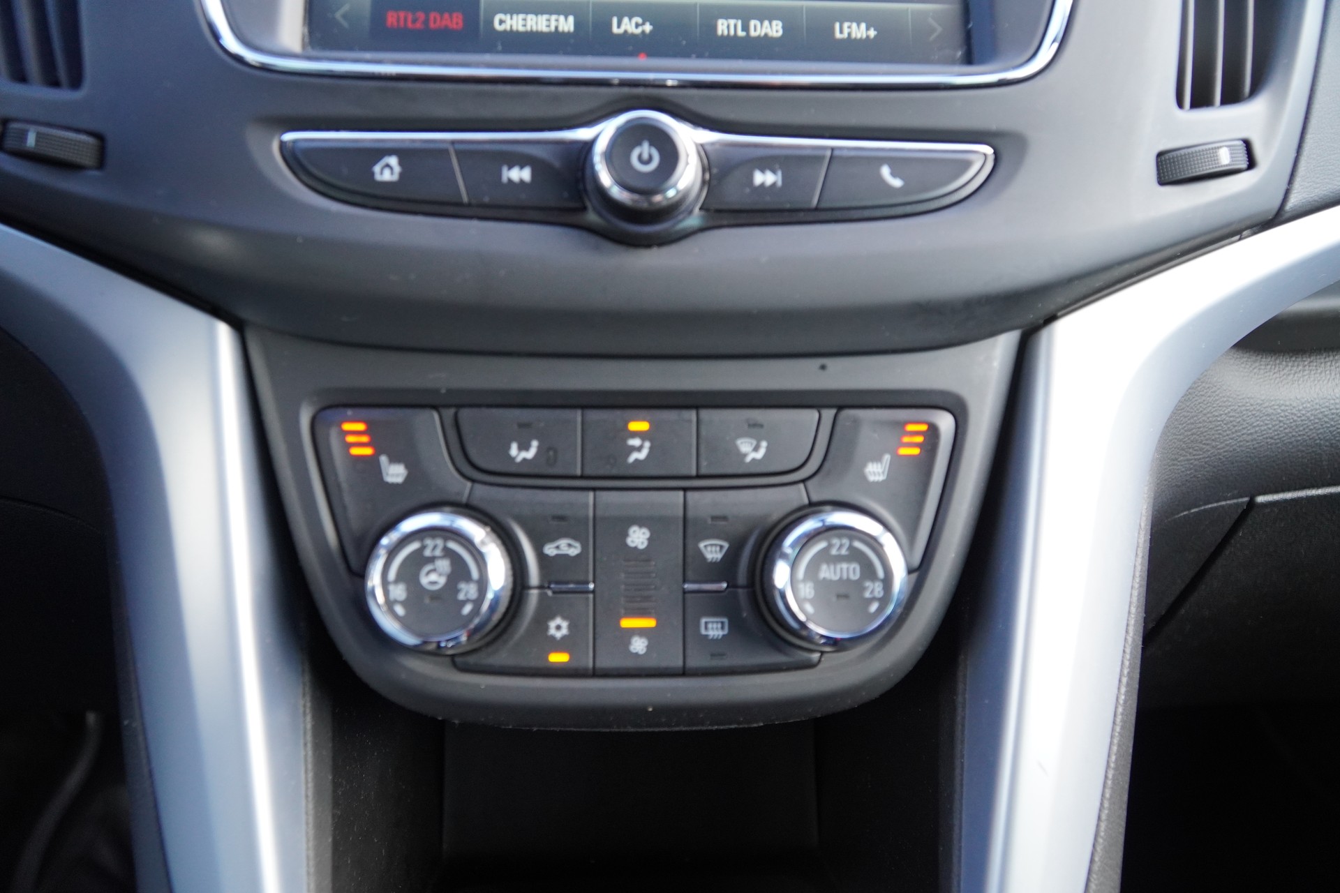 OPEL Zafira 1.6i 16V Turbo OPC Line-image-16