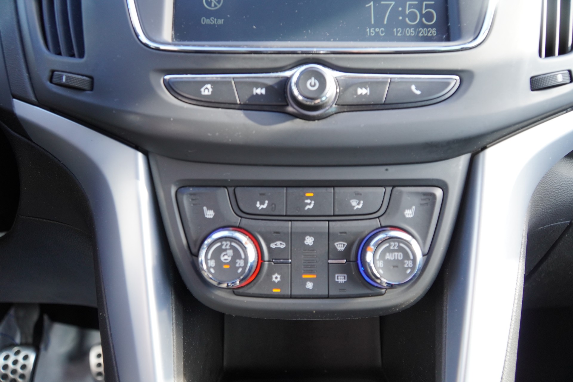 OPEL Zafira 1.6i 16V Turbo OPC Line-image-17