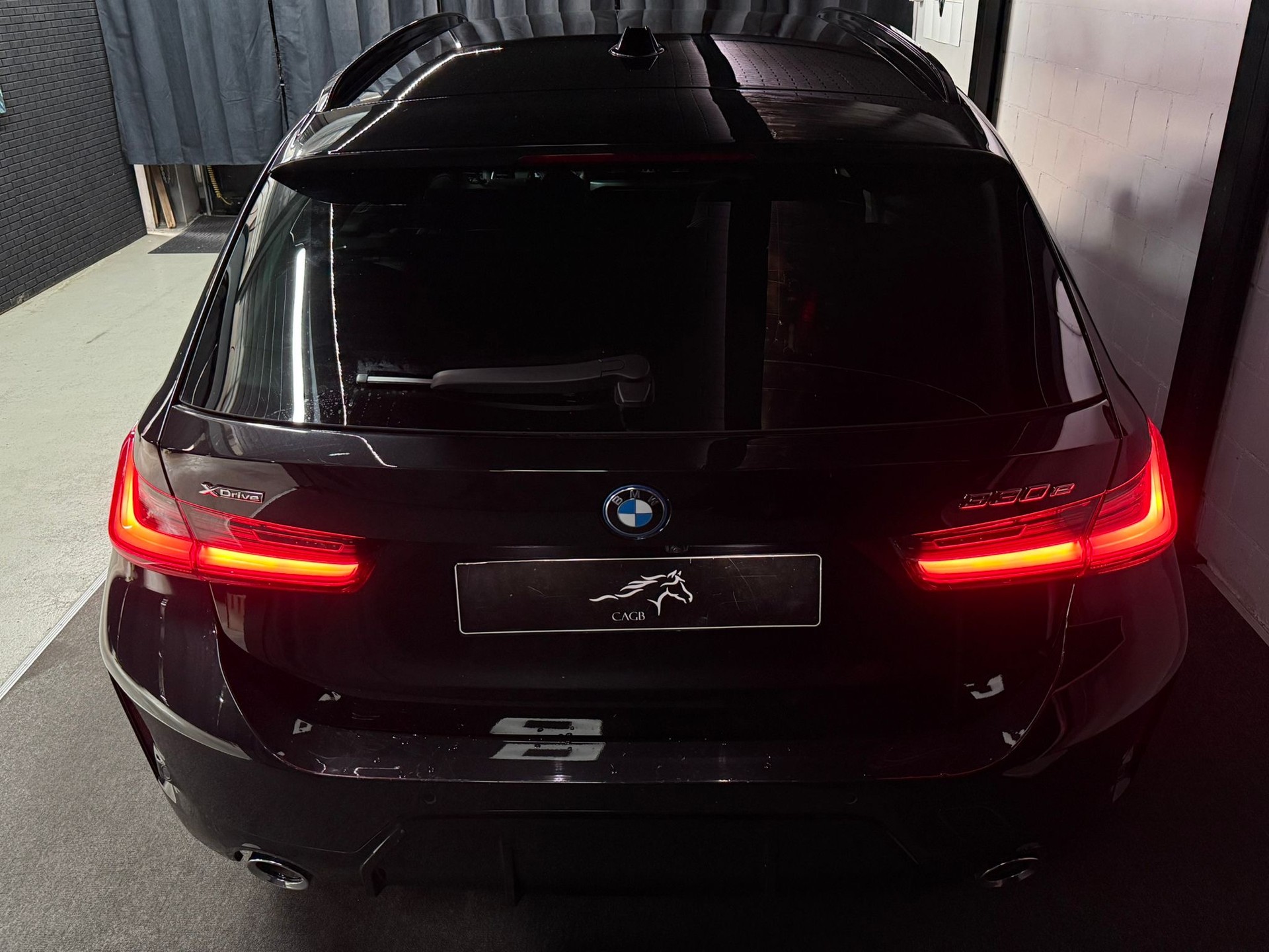BMW 330e x DriveTouring Steptronic M Sport. / Werksgarantie 36 monate / Gratis Service bis 100'000 km-image-4