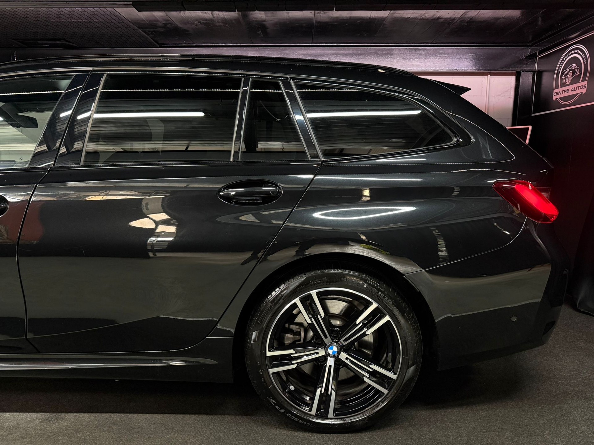 BMW 330e x DriveTouring Steptronic M Sport. / Werksgarantie 36 monate / Gratis Service bis 100'000 km-image-6
