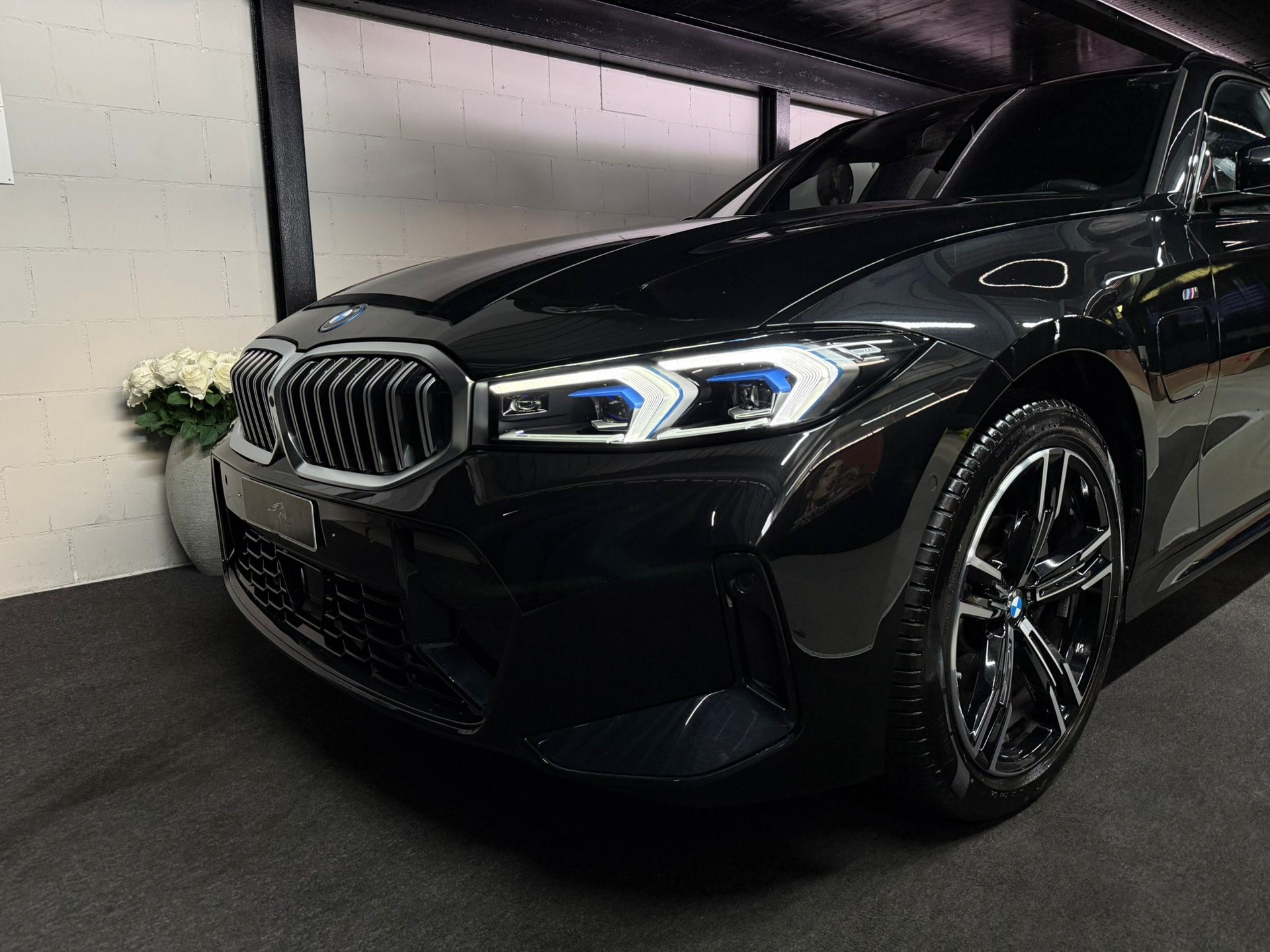BMW 330e x DriveTouring Steptronic M Sport. / Werksgarantie 36 monate / Gratis Service bis 100'000 km-image-1