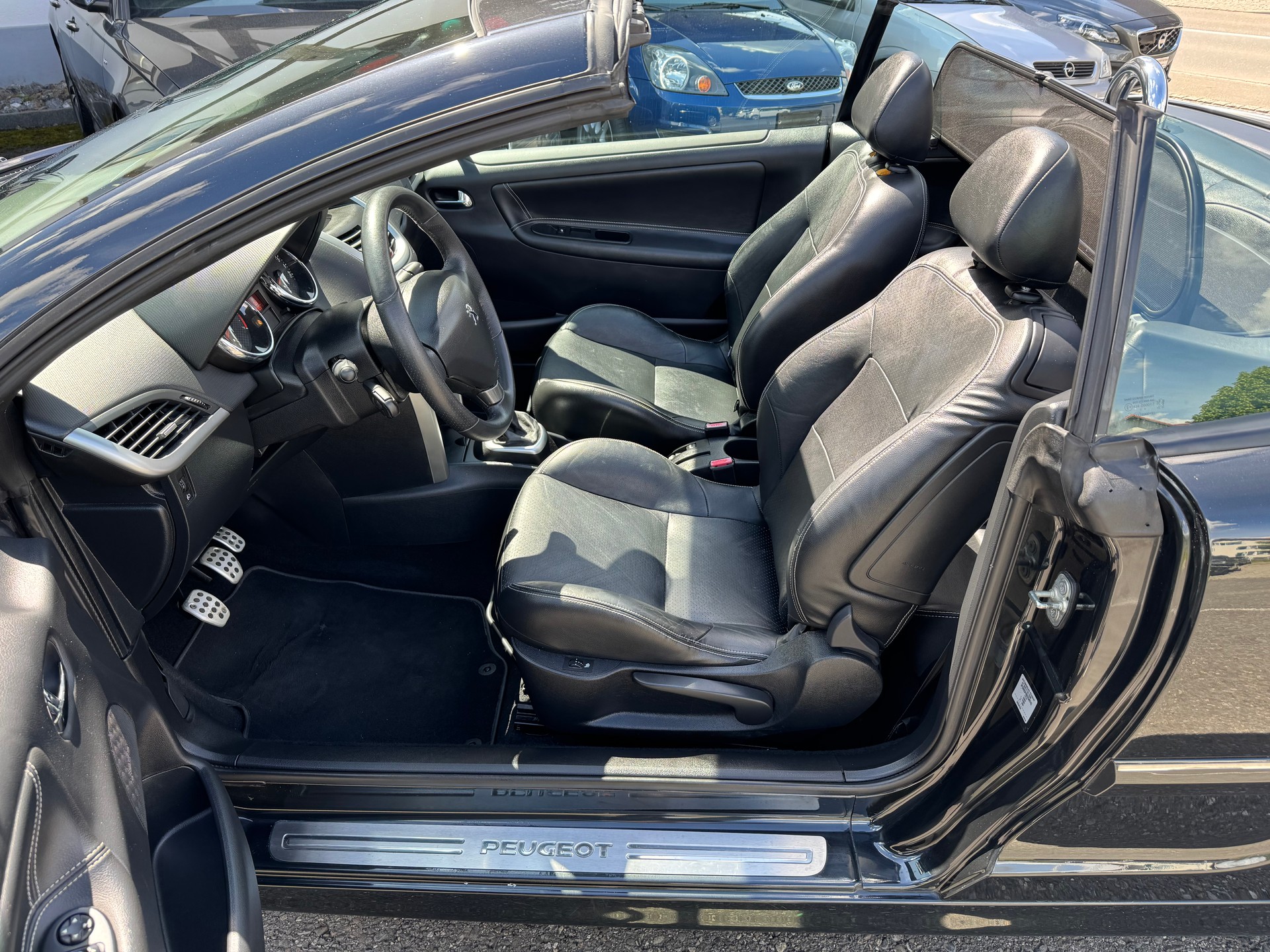 PEUGEOT 207 CC 1.6 16V Turbo Allure-image-12