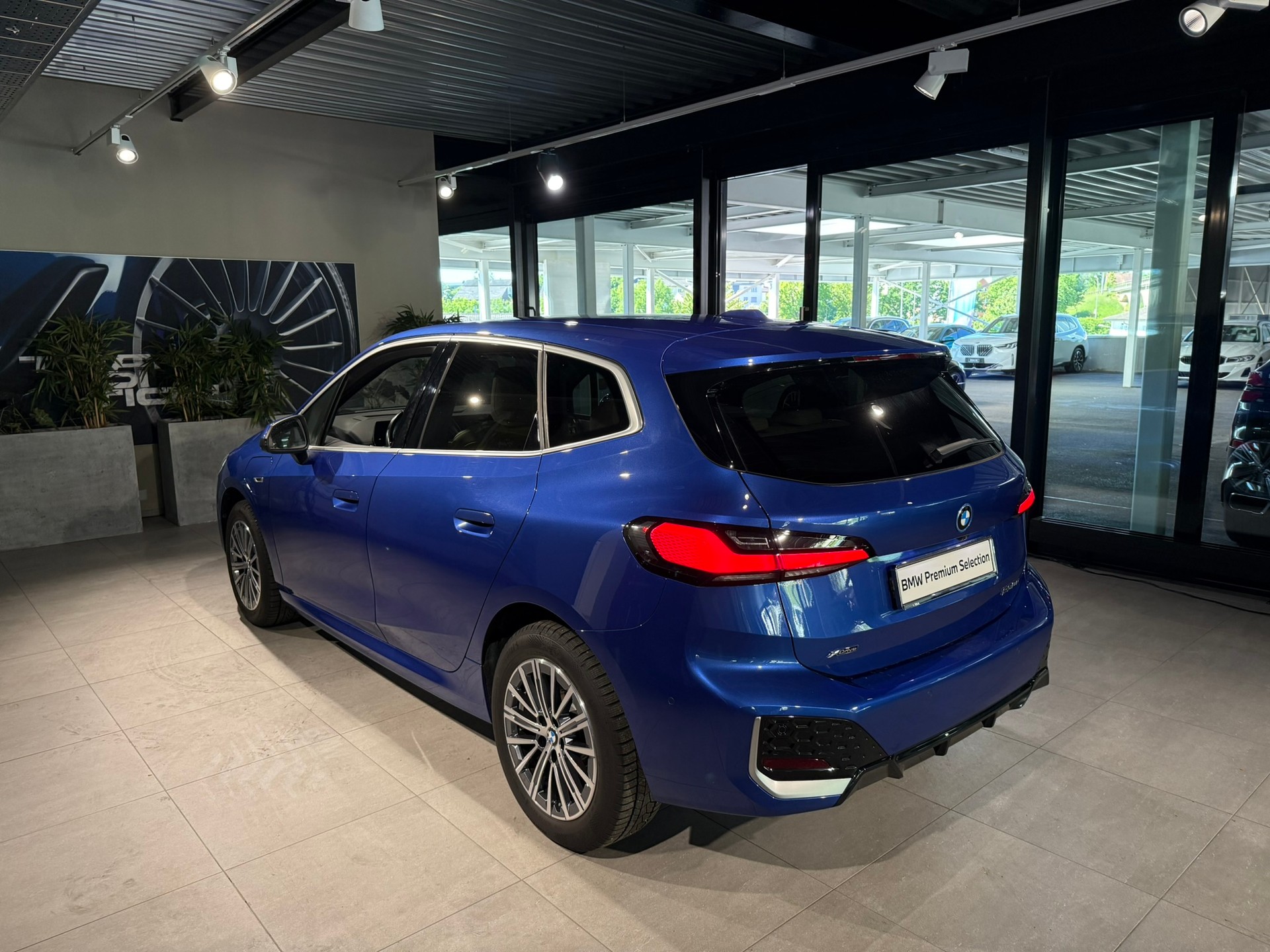 BMW 230e xDrive Active Tourer M Sport-showroom-element-2