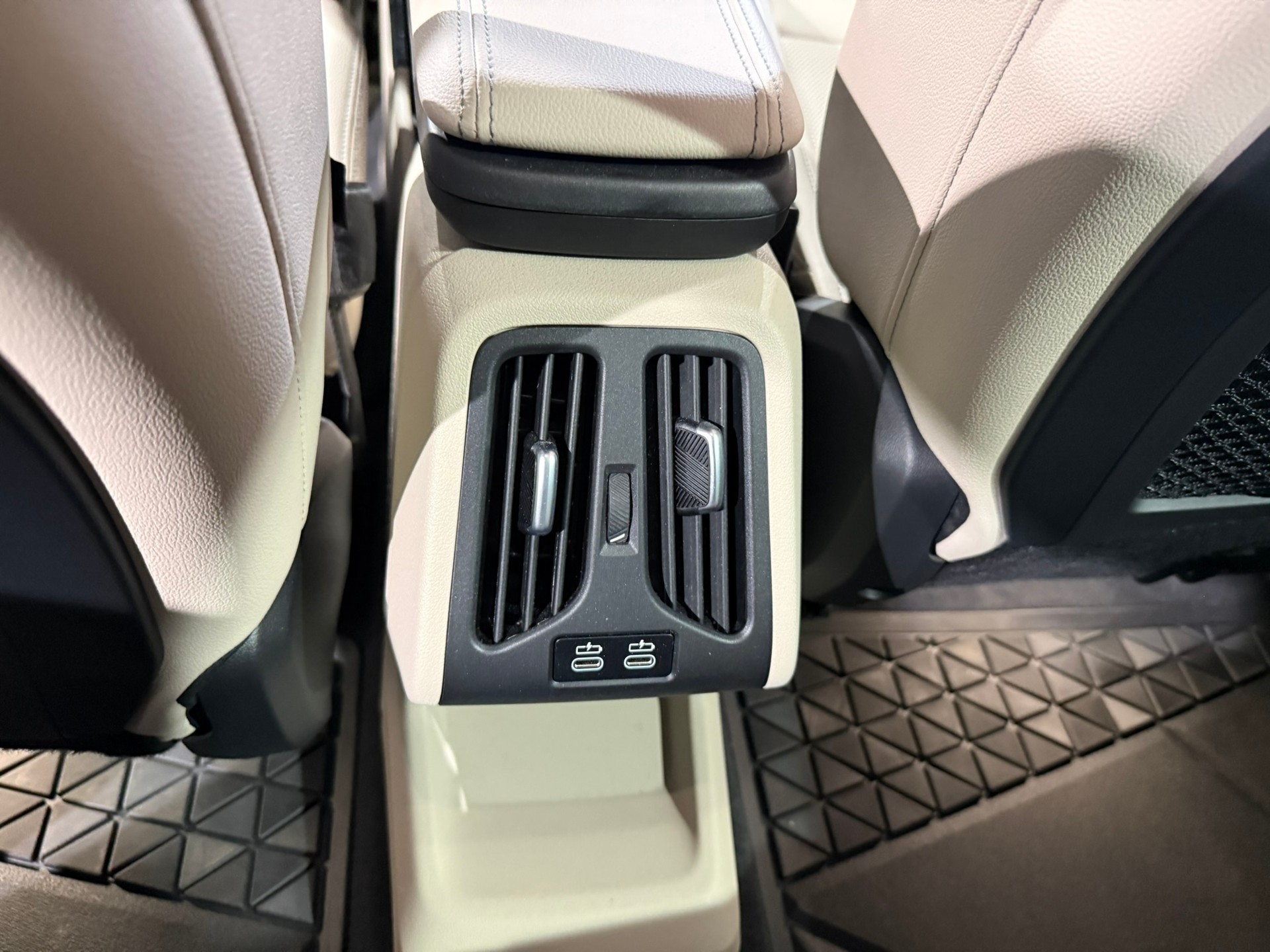 BMW 230e xDrive Active Tourer M Sport-image-19