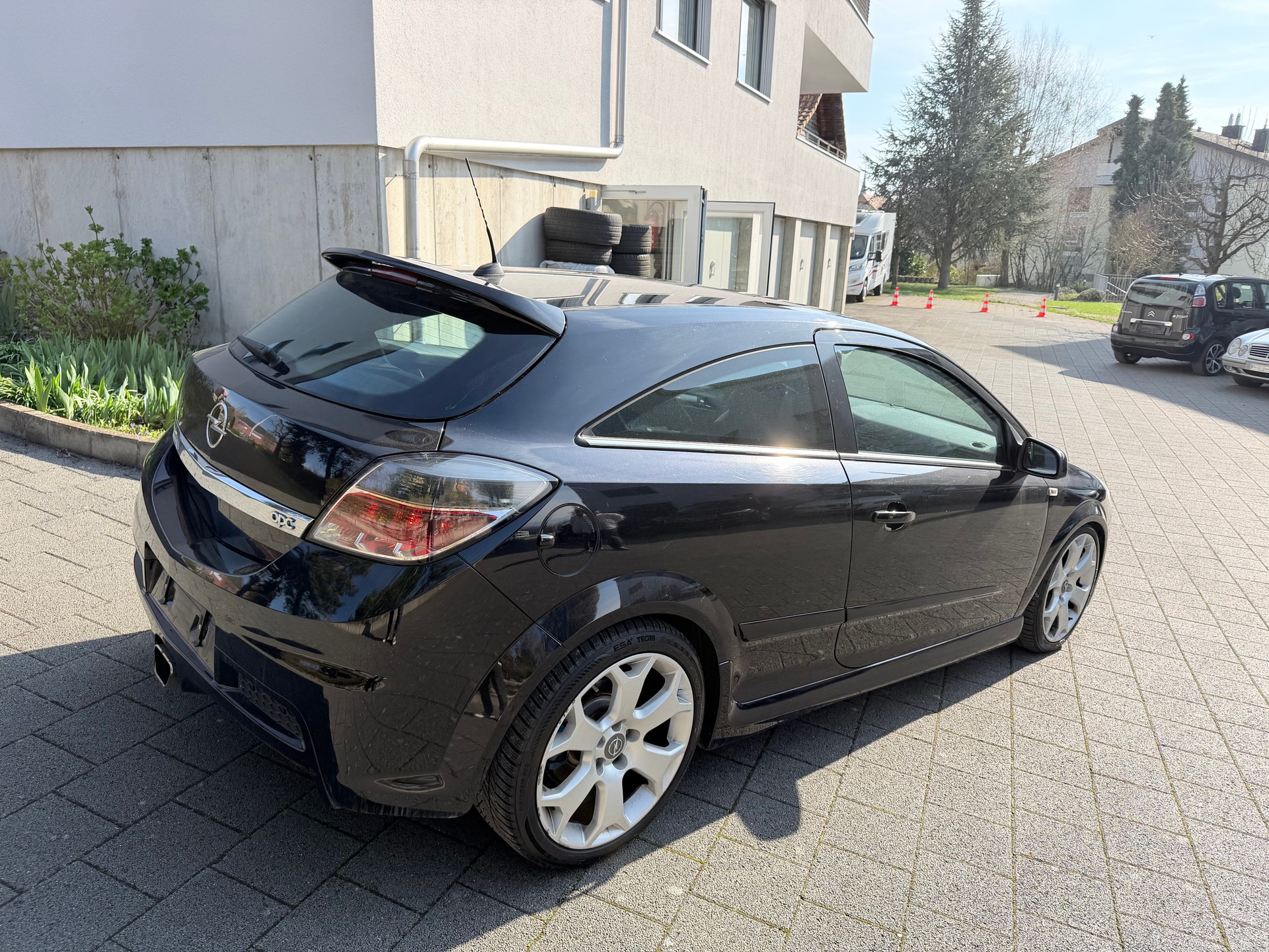 OPEL Astra GTC 2.0i 16V Turbo OPC-image-4