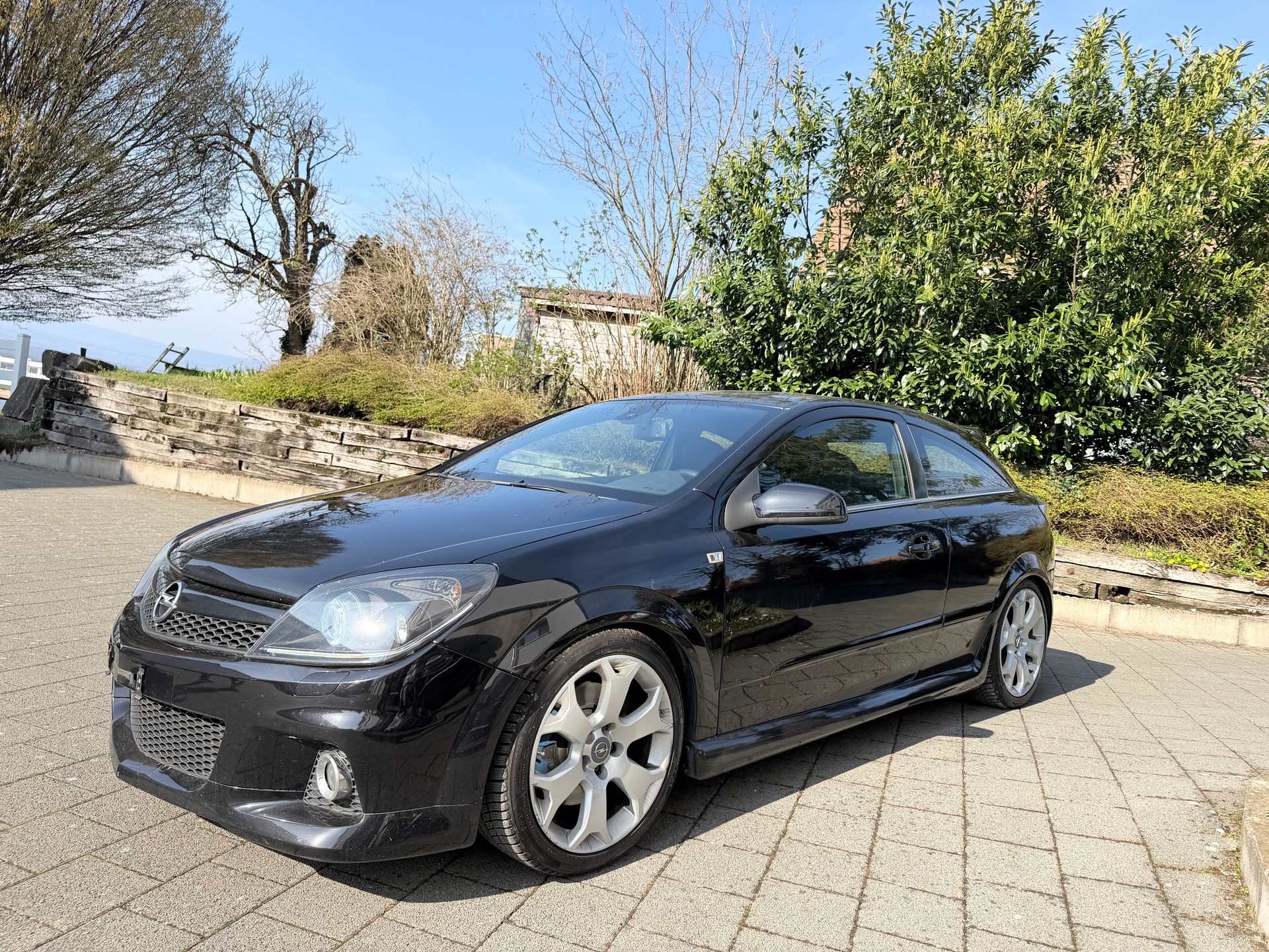 OPEL Astra GTC 2.0i 16V Turbo OPC