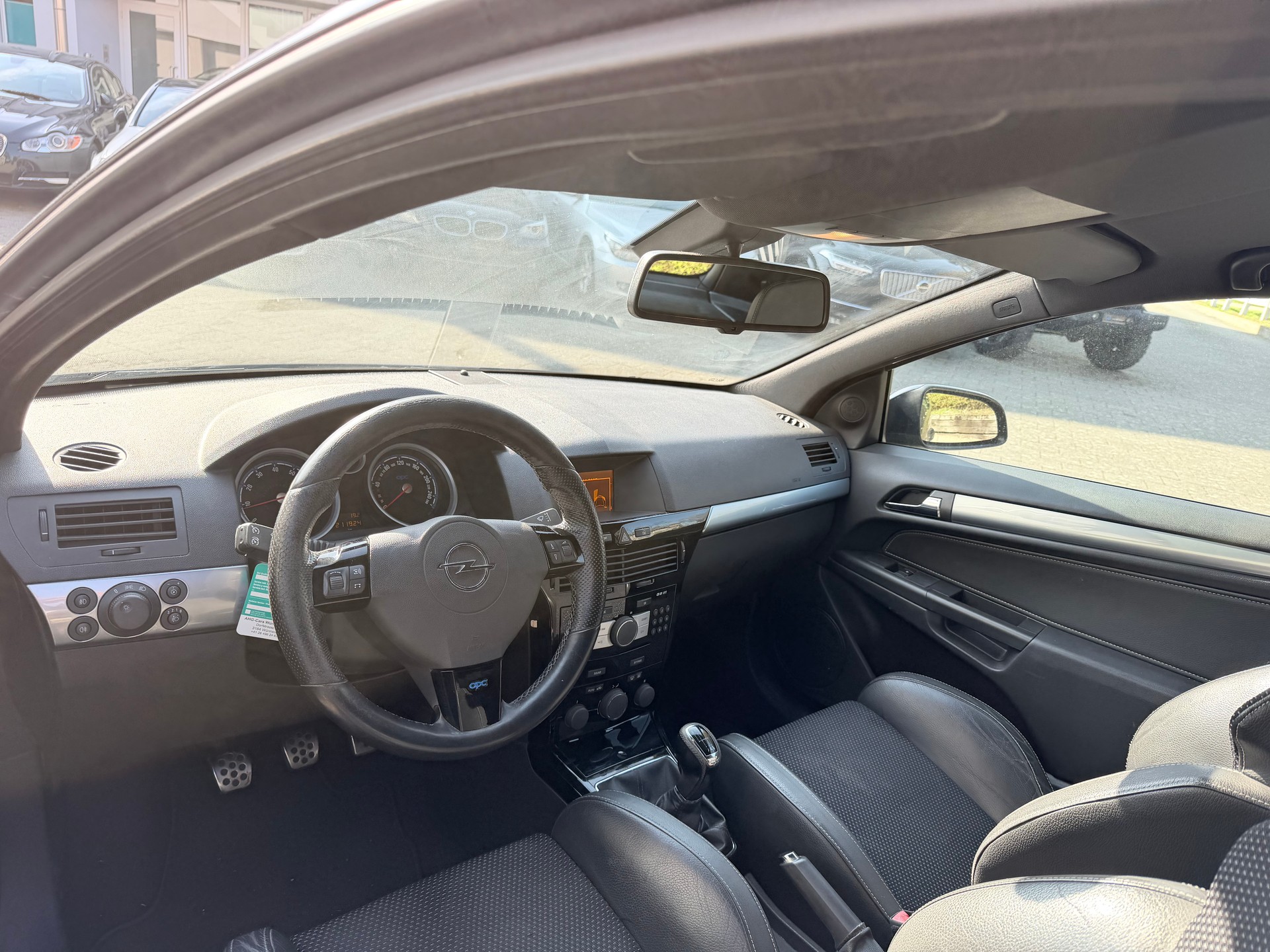 OPEL Astra GTC 2.0i 16V Turbo OPC-image-6