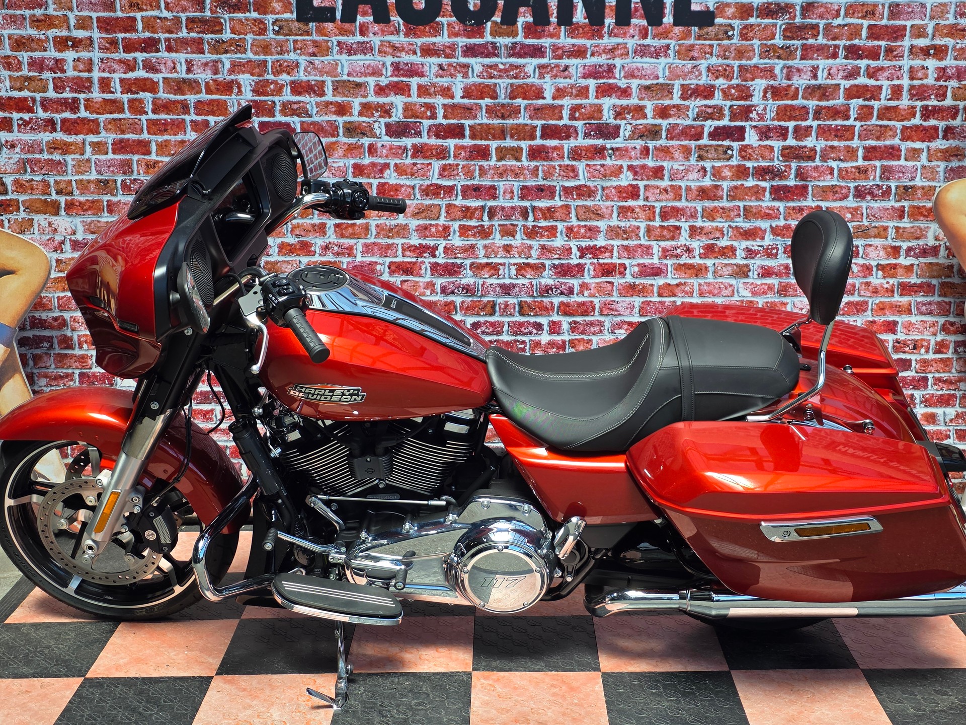HARLEY-DAVIDSON FLHX Street Glide 117-showroom-element-3